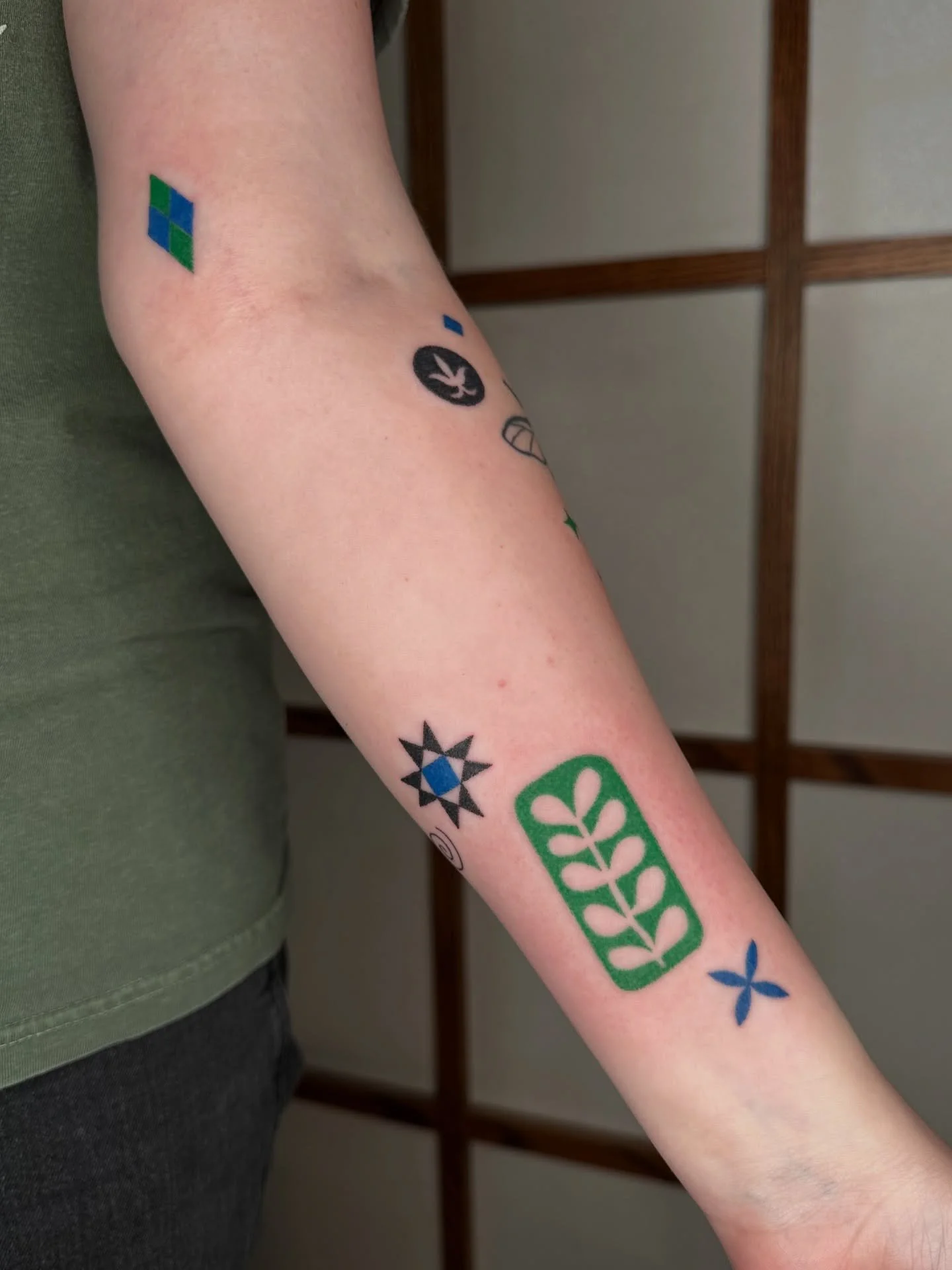 I haven&rsquo;t posted a play composition in a while. This one is fresh from a just a few days ago. Thank you so much Alex! 
.
.

.
 #chicagotattoo #chicagotattooartist #handpokedtattoo #handpoke #chicagohandpoke #colortattoo