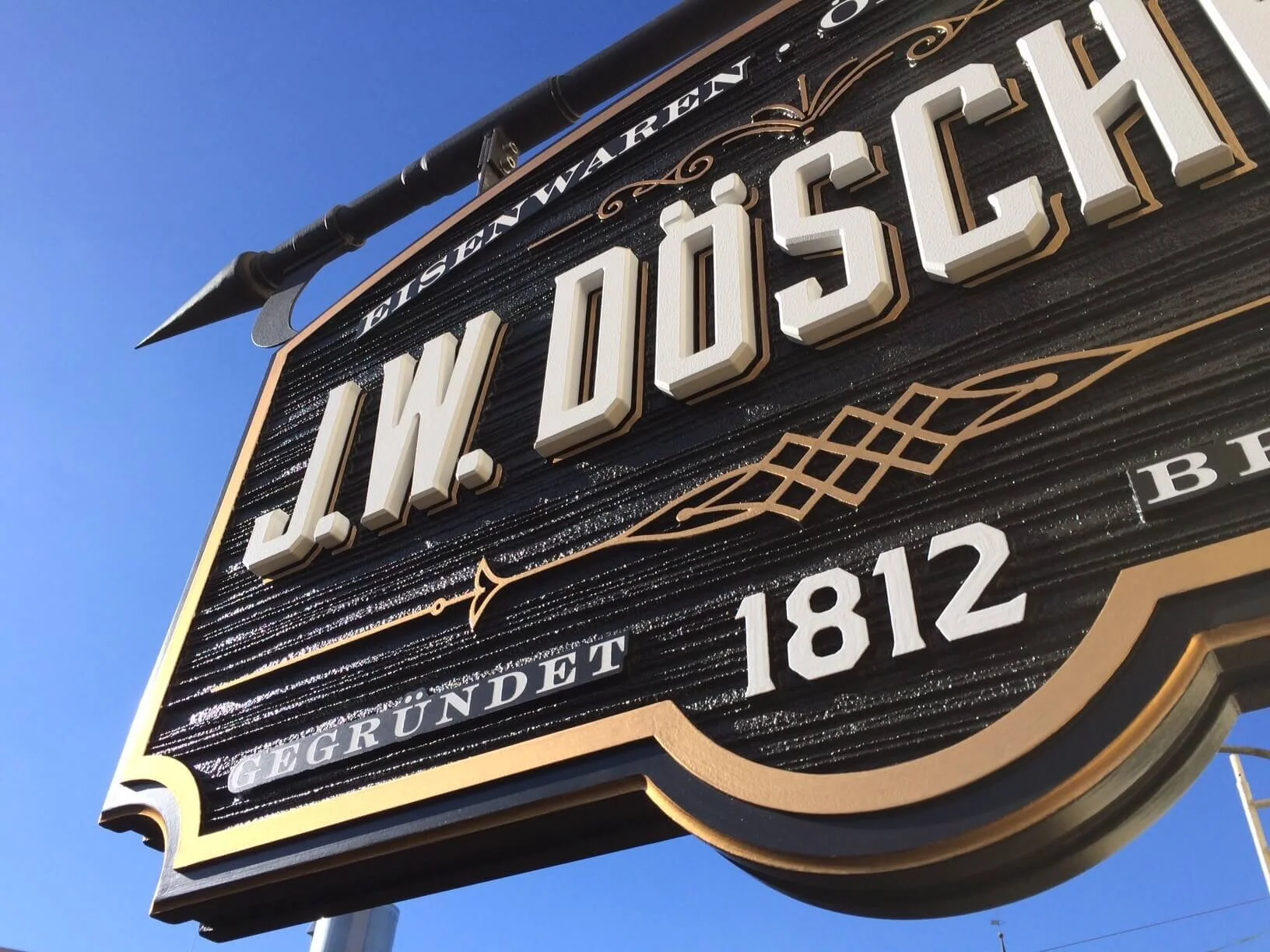 ....Traditional 3D Signs from Germany’s Top Craftsmen.. Traditionelle 3D Schilder von Germany’s führenden Schildermachern....