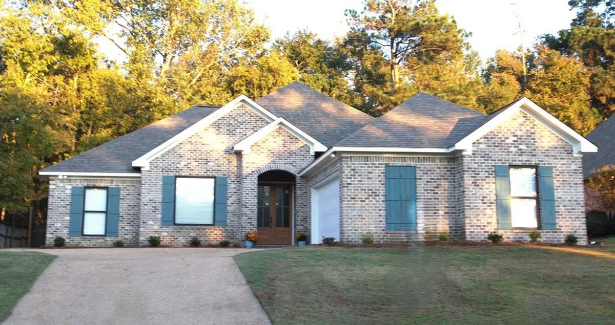 # 2289  PORTER 2 FRONT PHOTO.jpg