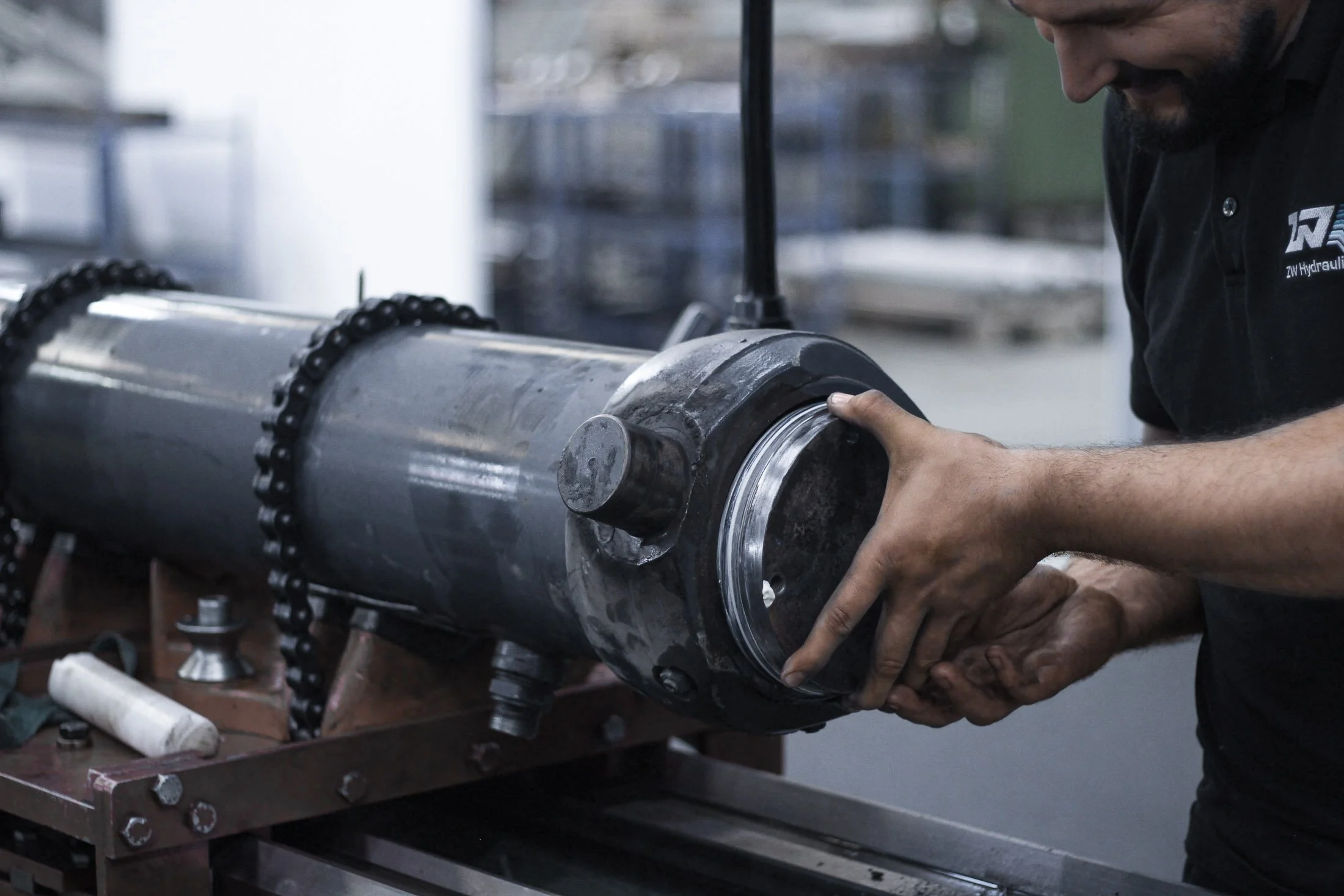 Revision und Reparatur von Hydraulikzylindern — ZWH Swiss AG