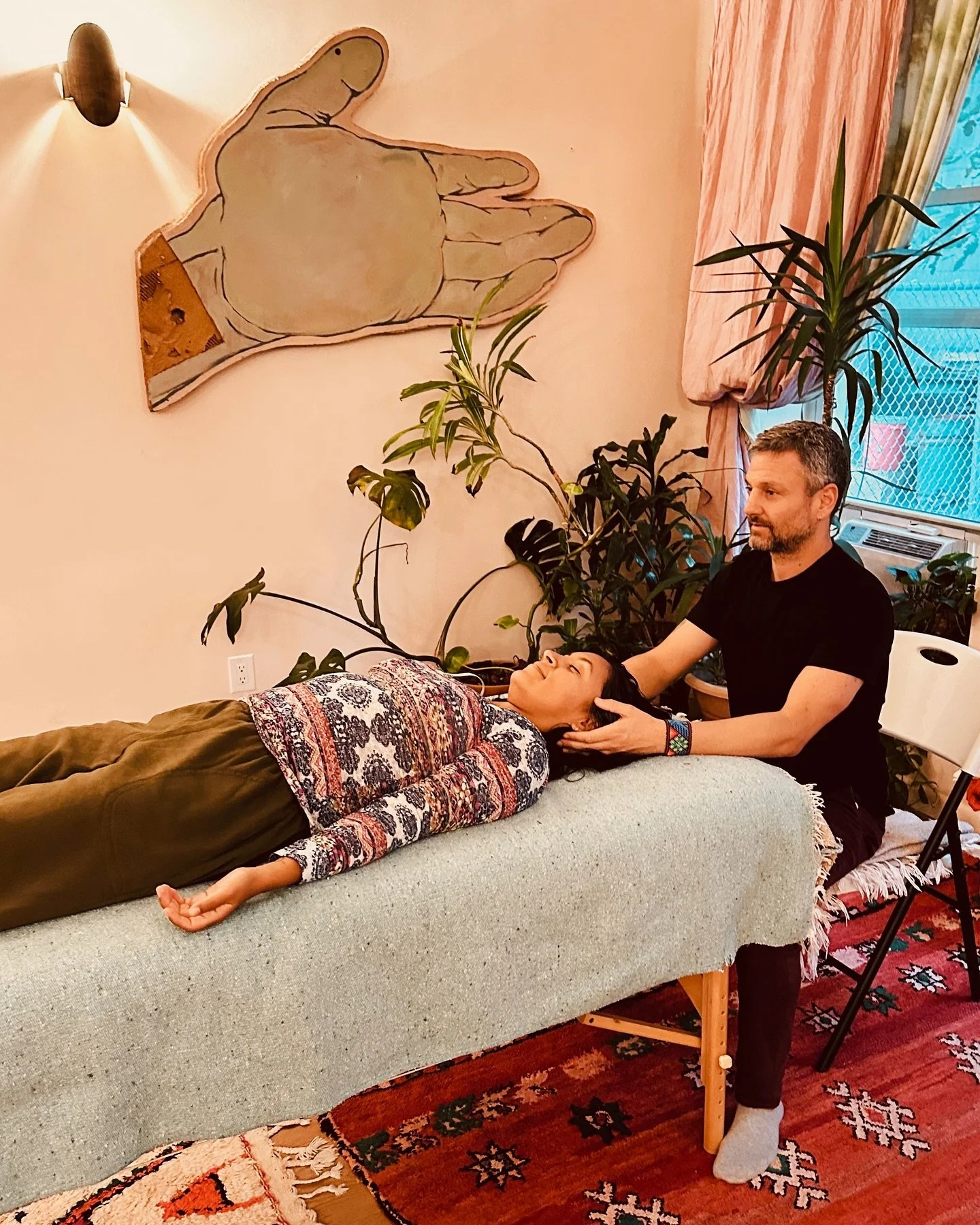 Craniosacral Therapy sessions with guest practitioner @jon_brussolo now through October 17th.
🤝
Craniosacral Therapy helps release deep tension in the body, supporting the nervous system to restore balance and ease.
🤝
It promotes profound relaxatio