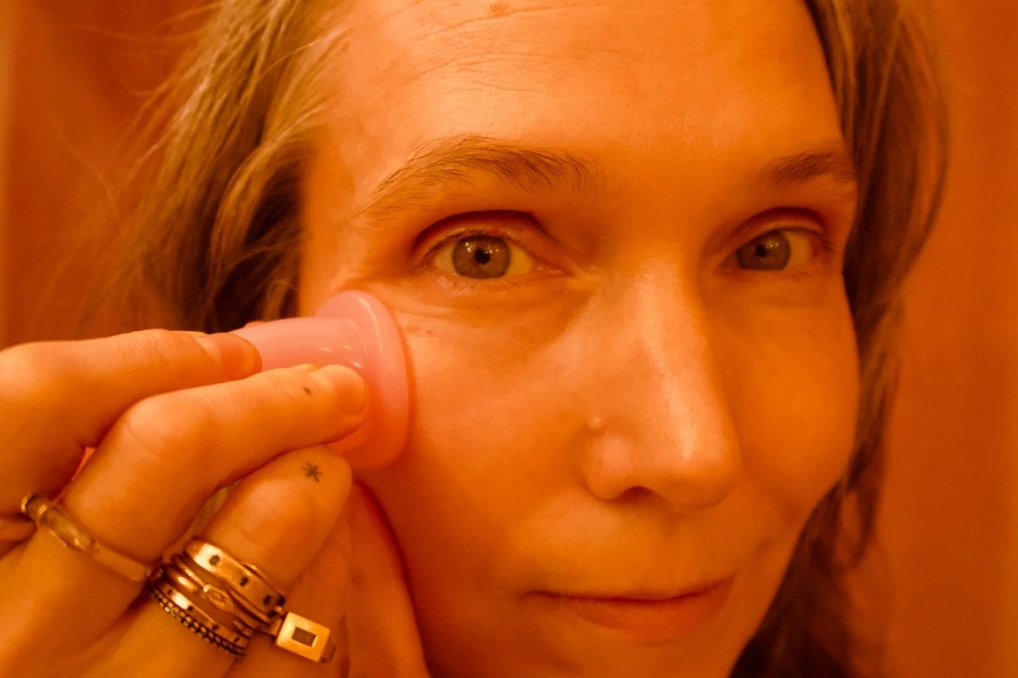 Tonight we&rsquo;re de-puffing, de-stressing, and de-tensing the face.
💛✨💛
Join us for Facial Cupping Ritual with Samantha Story ( @samanthastory_ ) !
💛✨💛
Your jaw, sinuses, and nervous system will thank you.