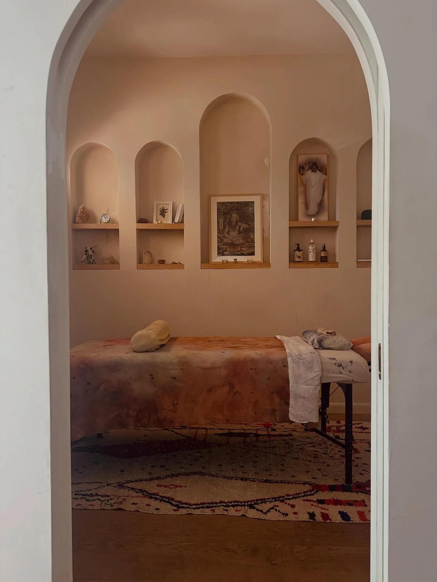 Come on in for some support. 

Come in to be held. 

Come in to make new friends. 

Come to learn new tools. 

Come in to play, to laugh and to expand. 

Come in to integrate. 

maharose.com