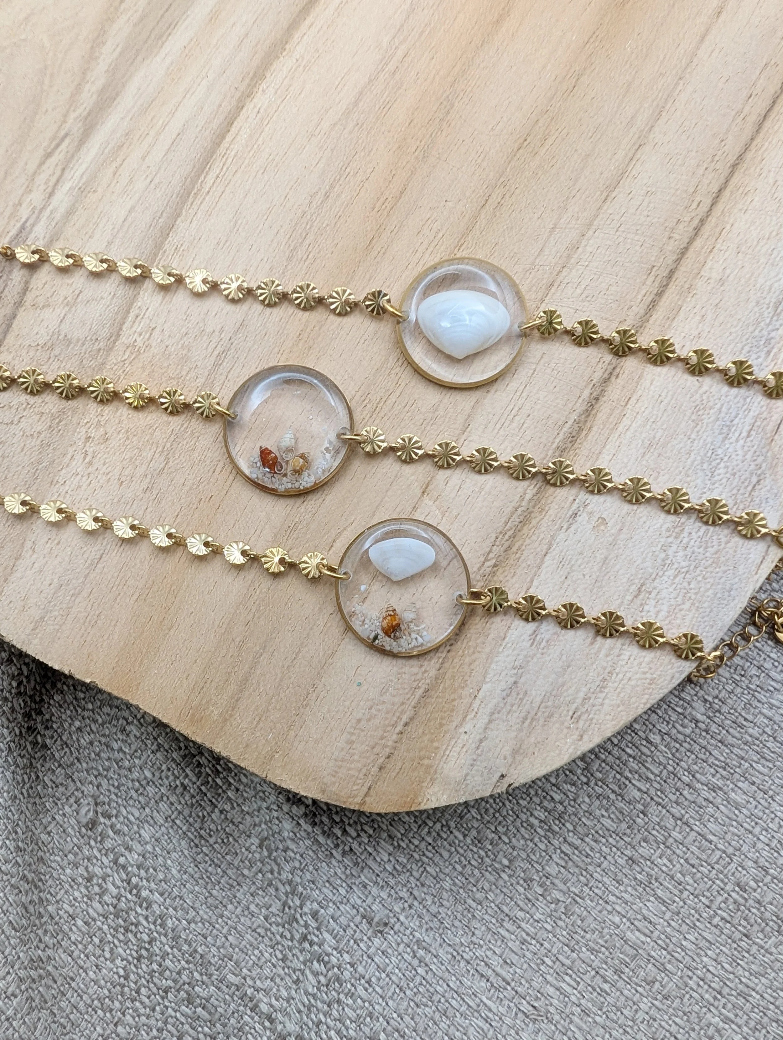 Bracelet doré coquillage