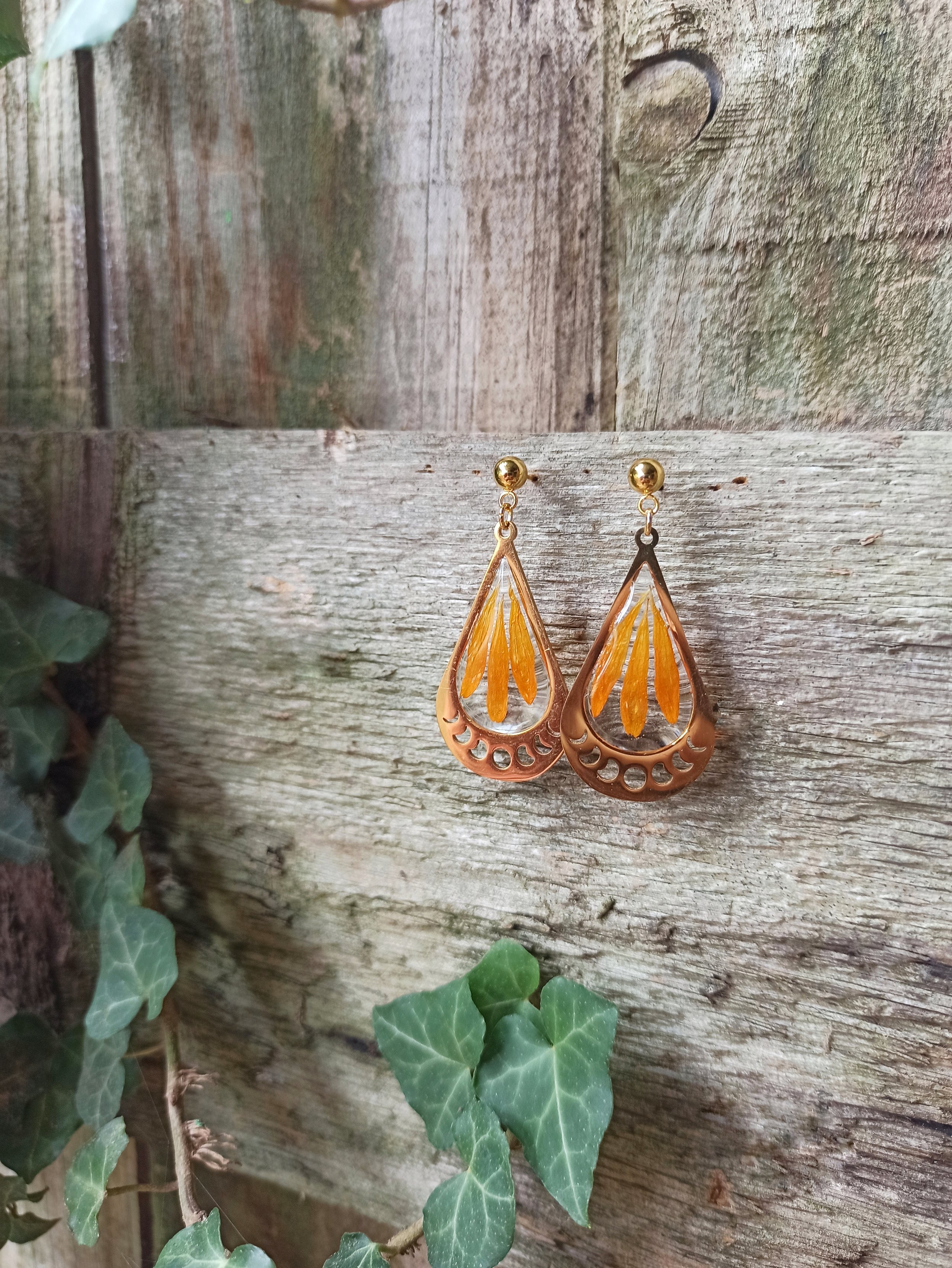 Bloucle d'oreille goutte soucis.jpg