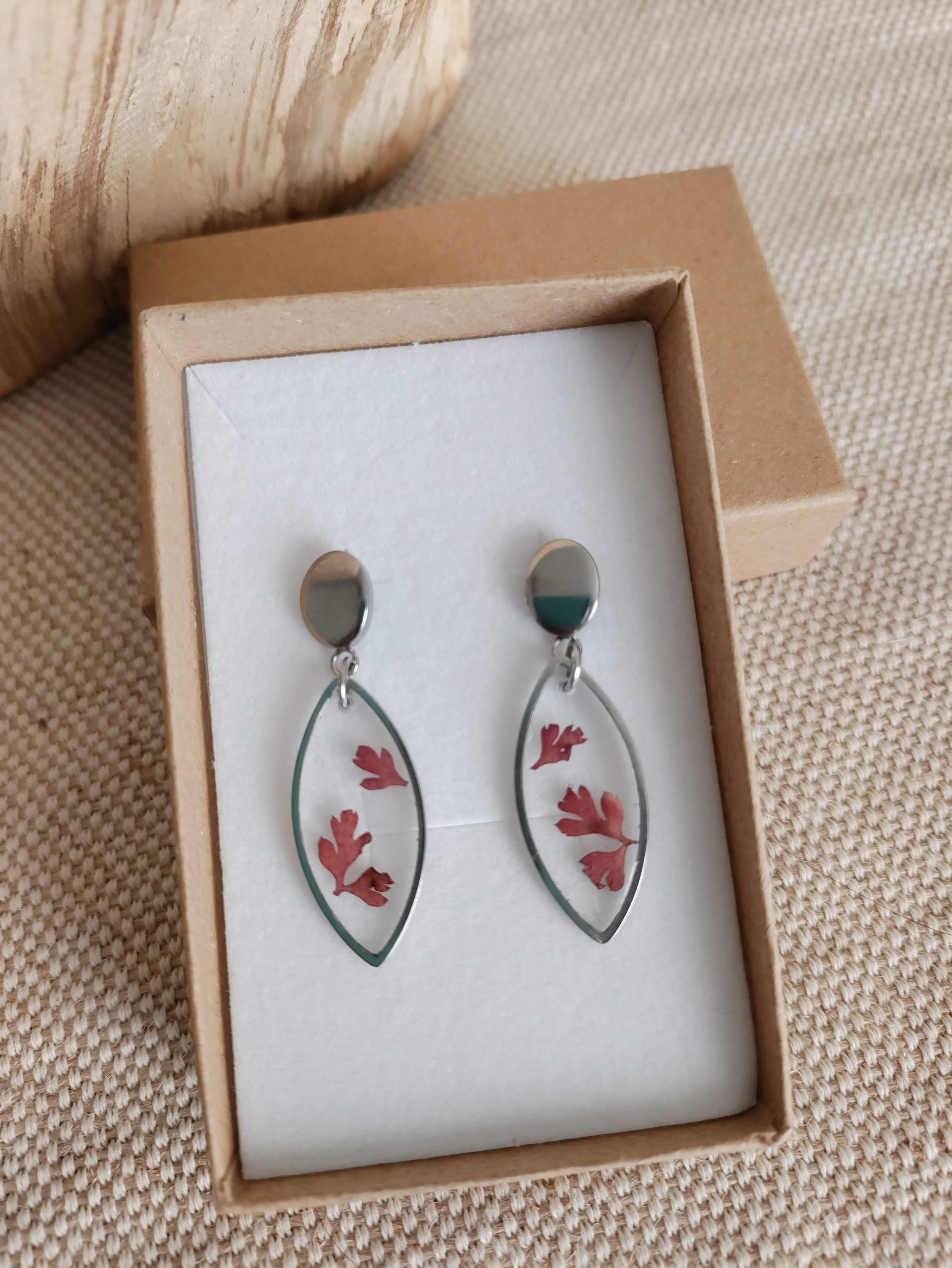 boucles d'oreilles argentées amande géranium.jpg