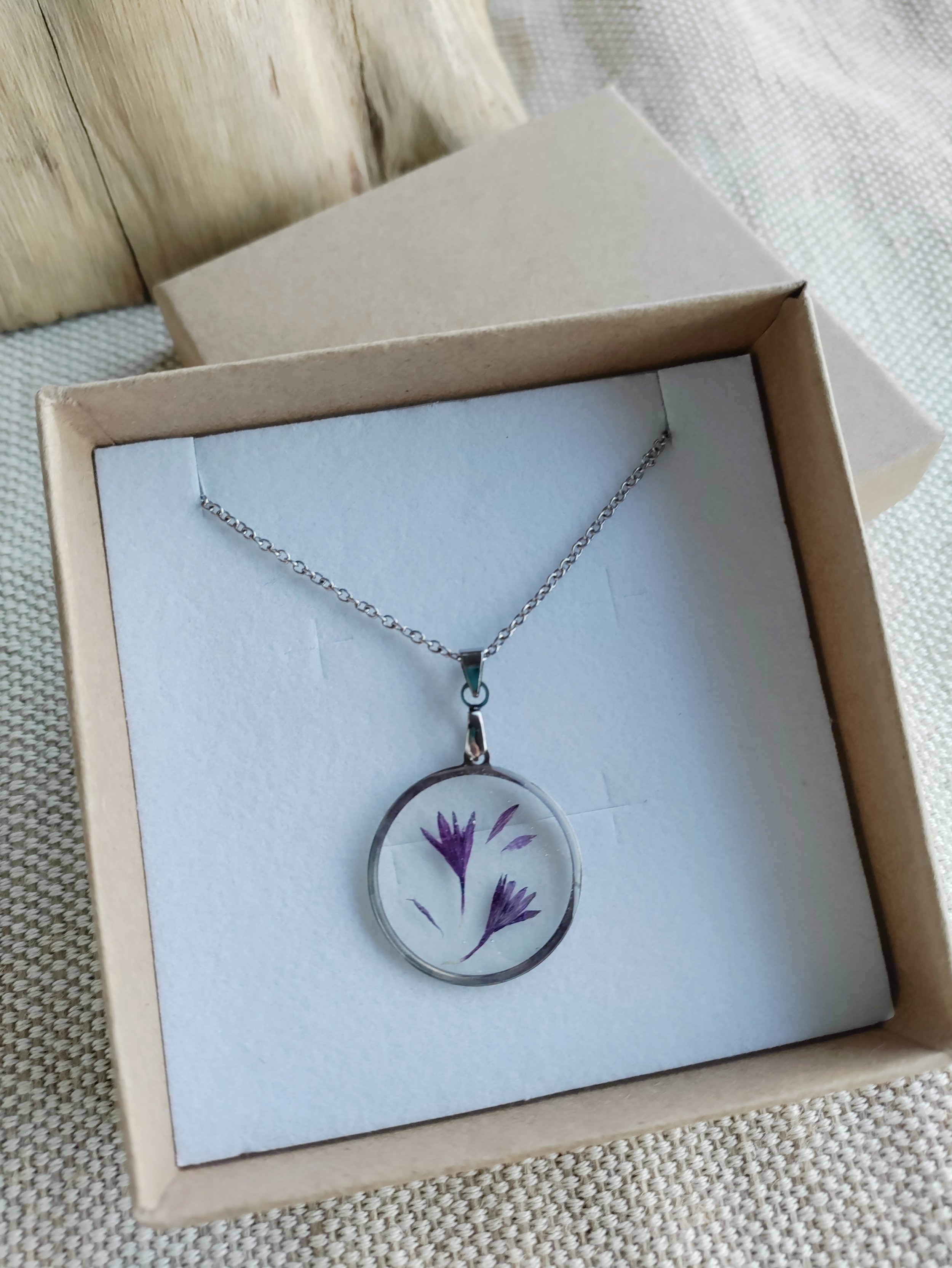 collier fleur rond bleuet .jpg