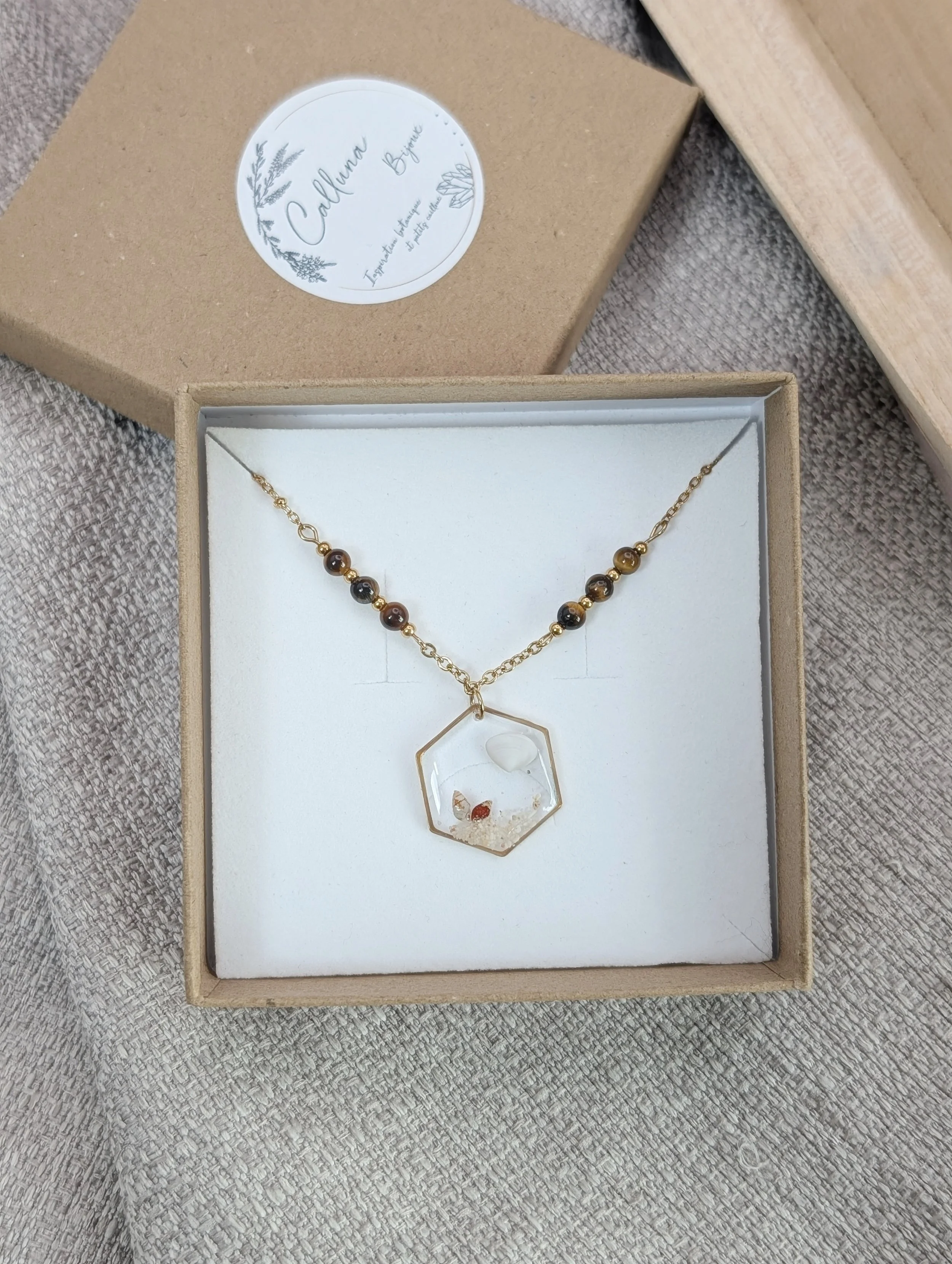 COLLIER PIERRES ET COQUILLAGES