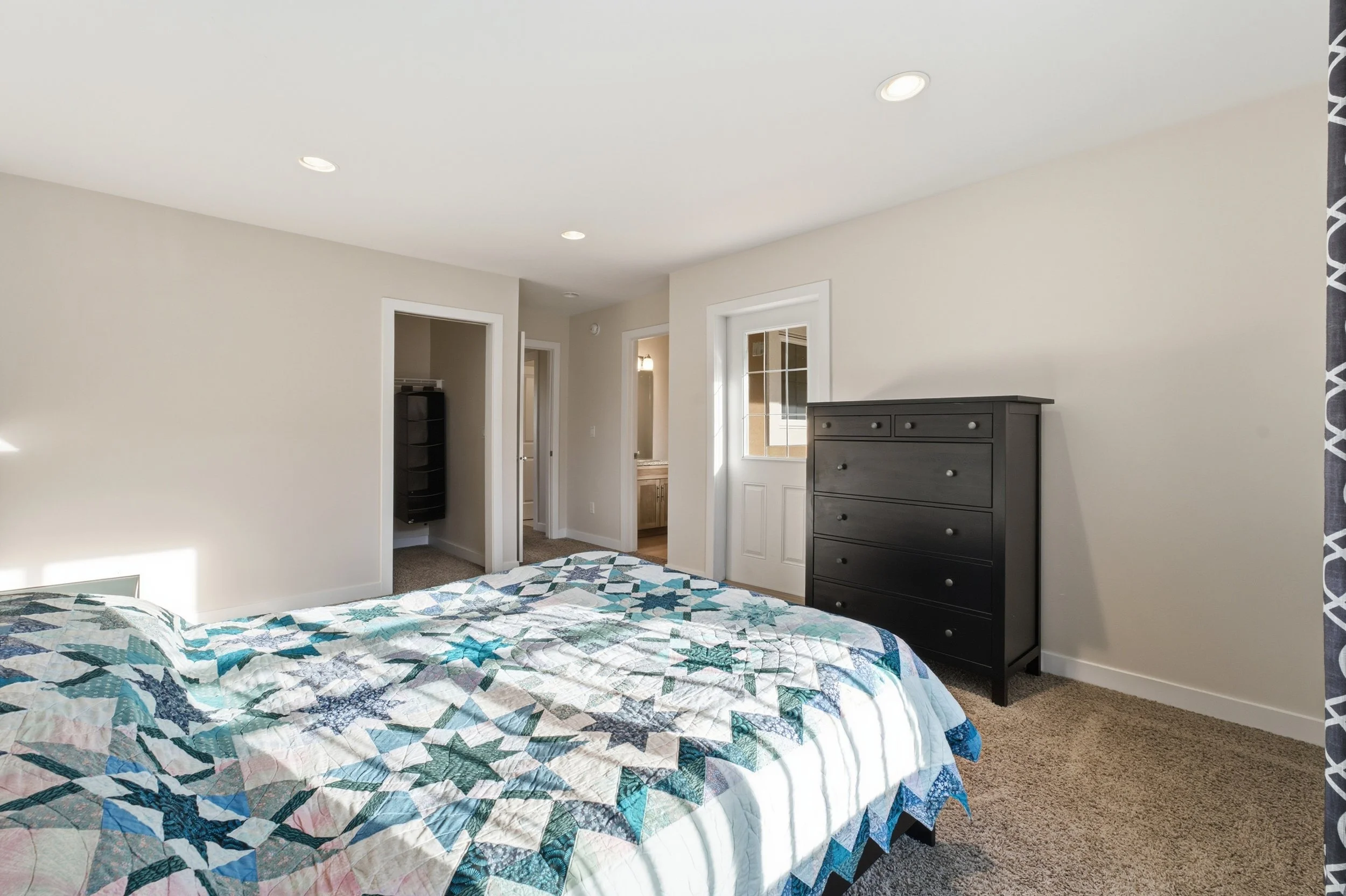 5-3377 Pembina Ave-25.jpg