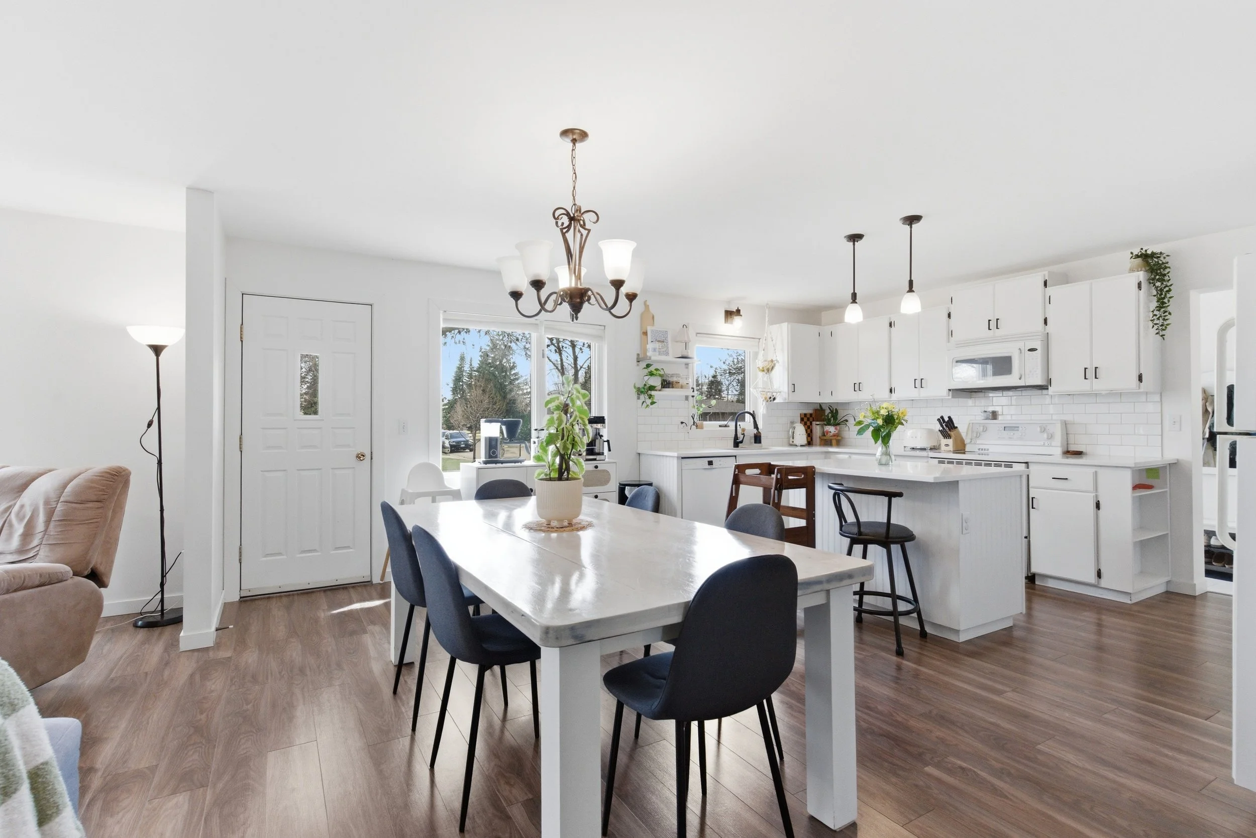 55 Spruce Cres-13.jpg