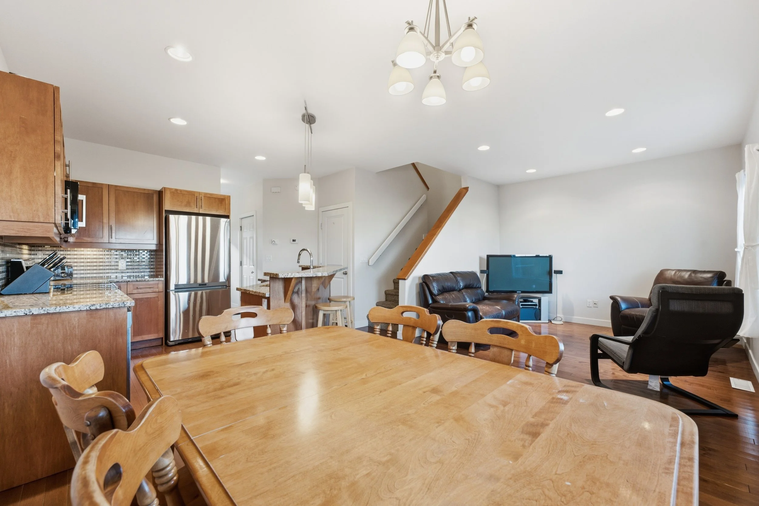 5-3377 Pembina Ave-16.jpg