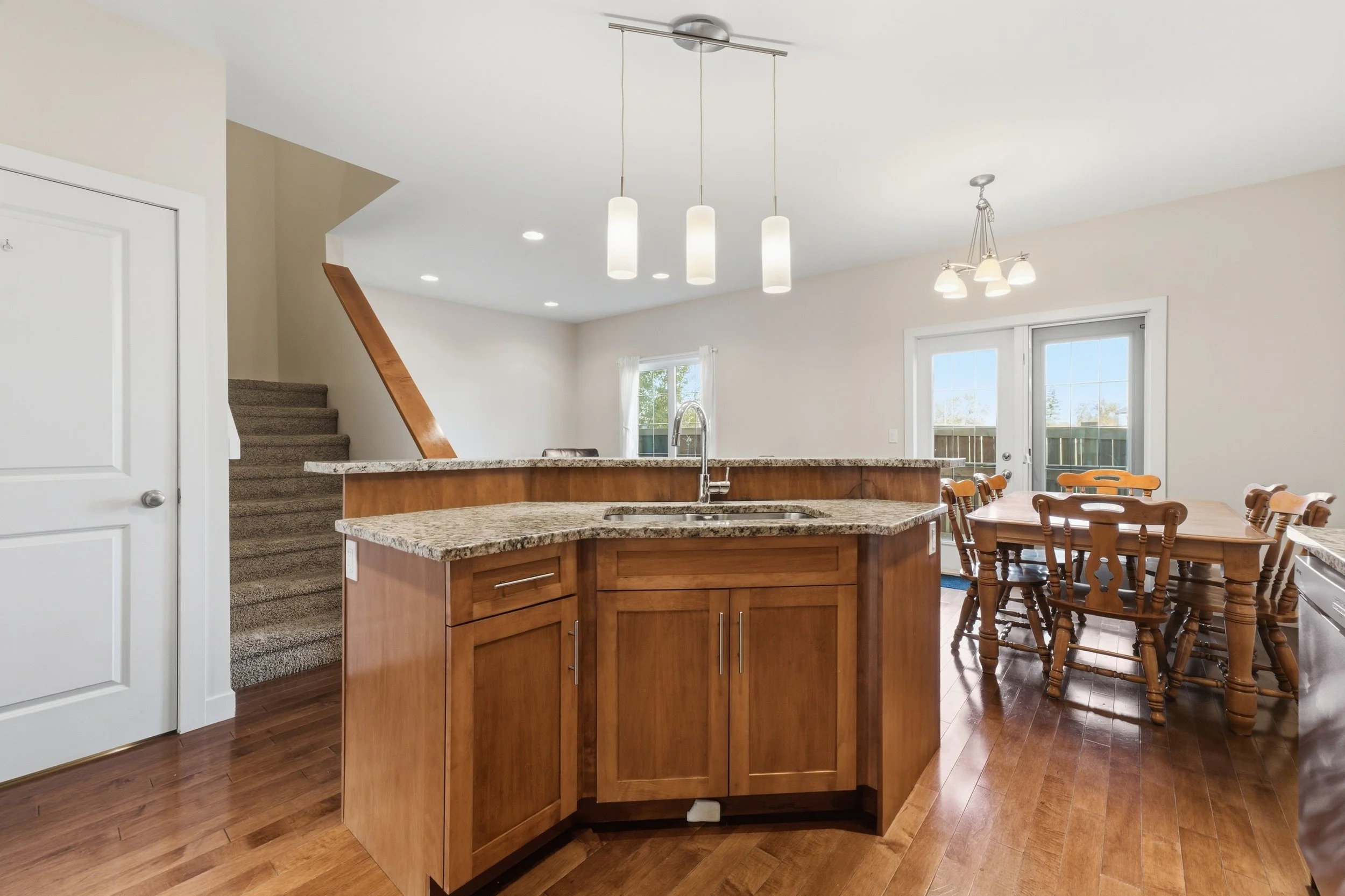 5-3377 Pembina Ave-13.jpg