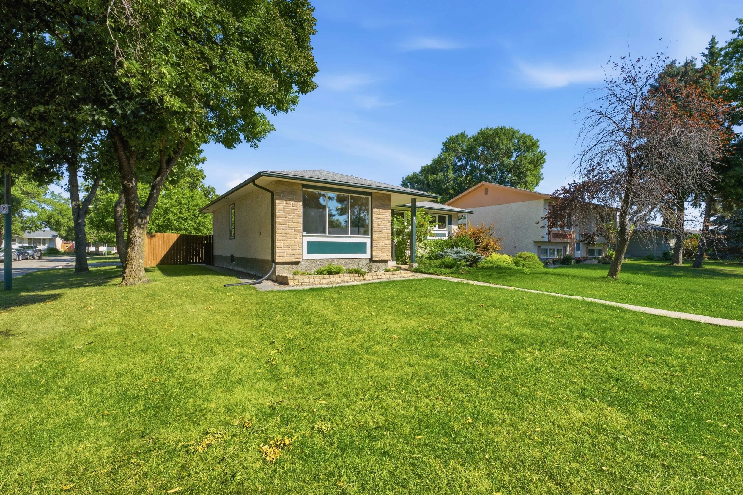 31 Dells Cres-4.jpg