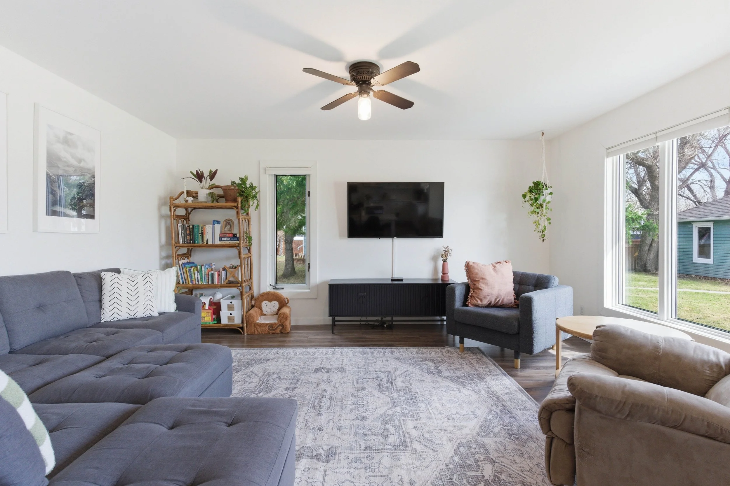 55 Spruce Cres-14.jpg