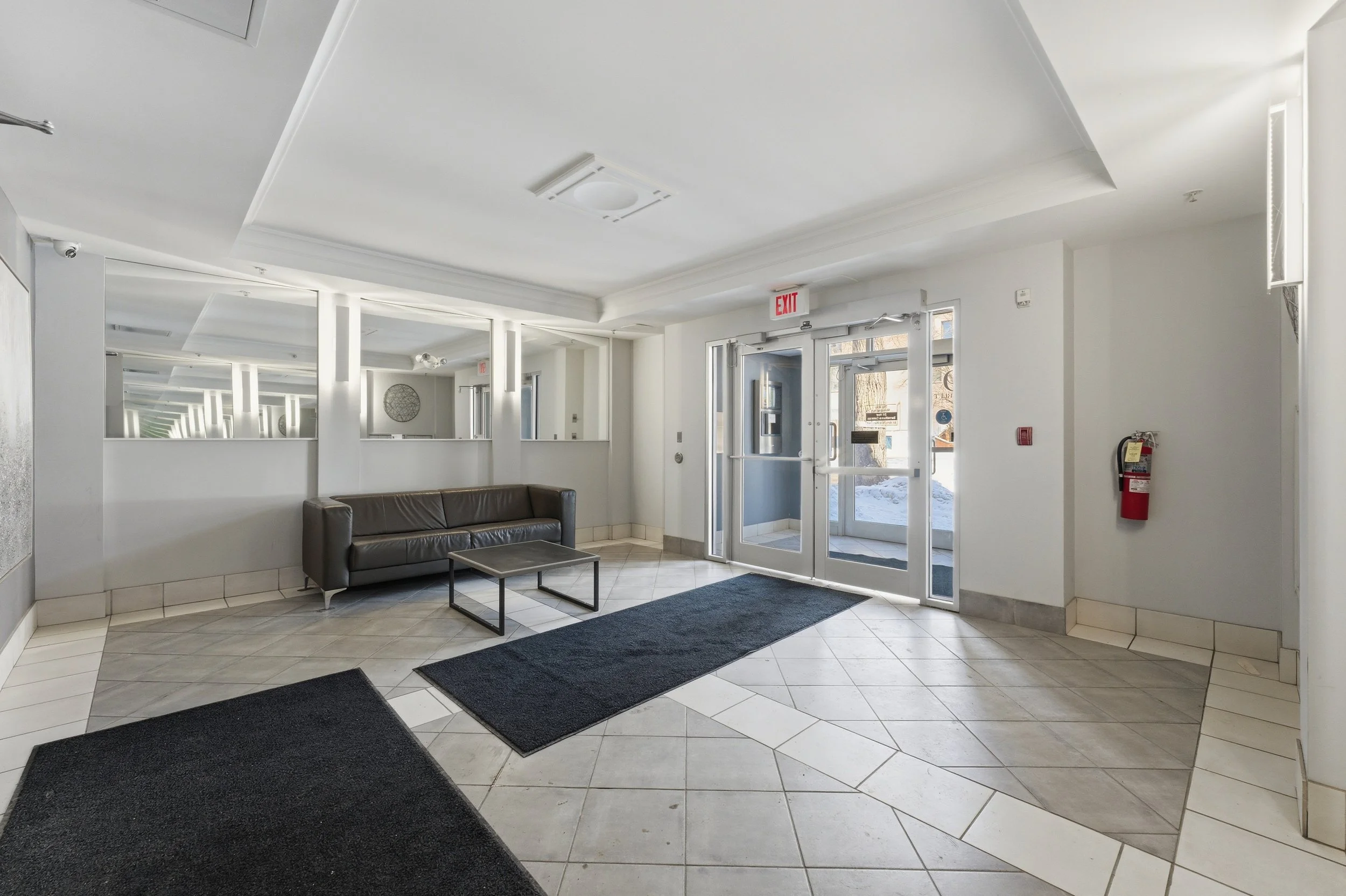 312-99 Gerard St-5.jpg