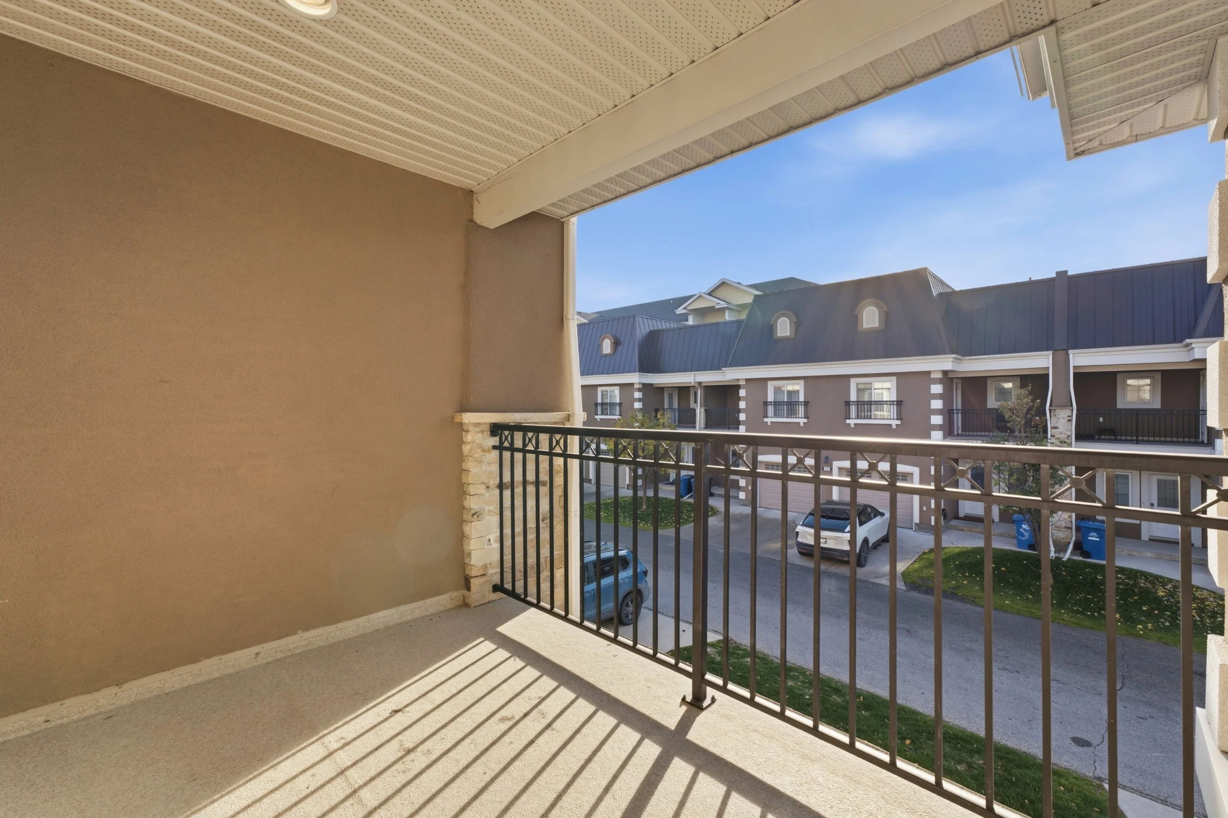 5-3377 Pembina Ave-28.jpg