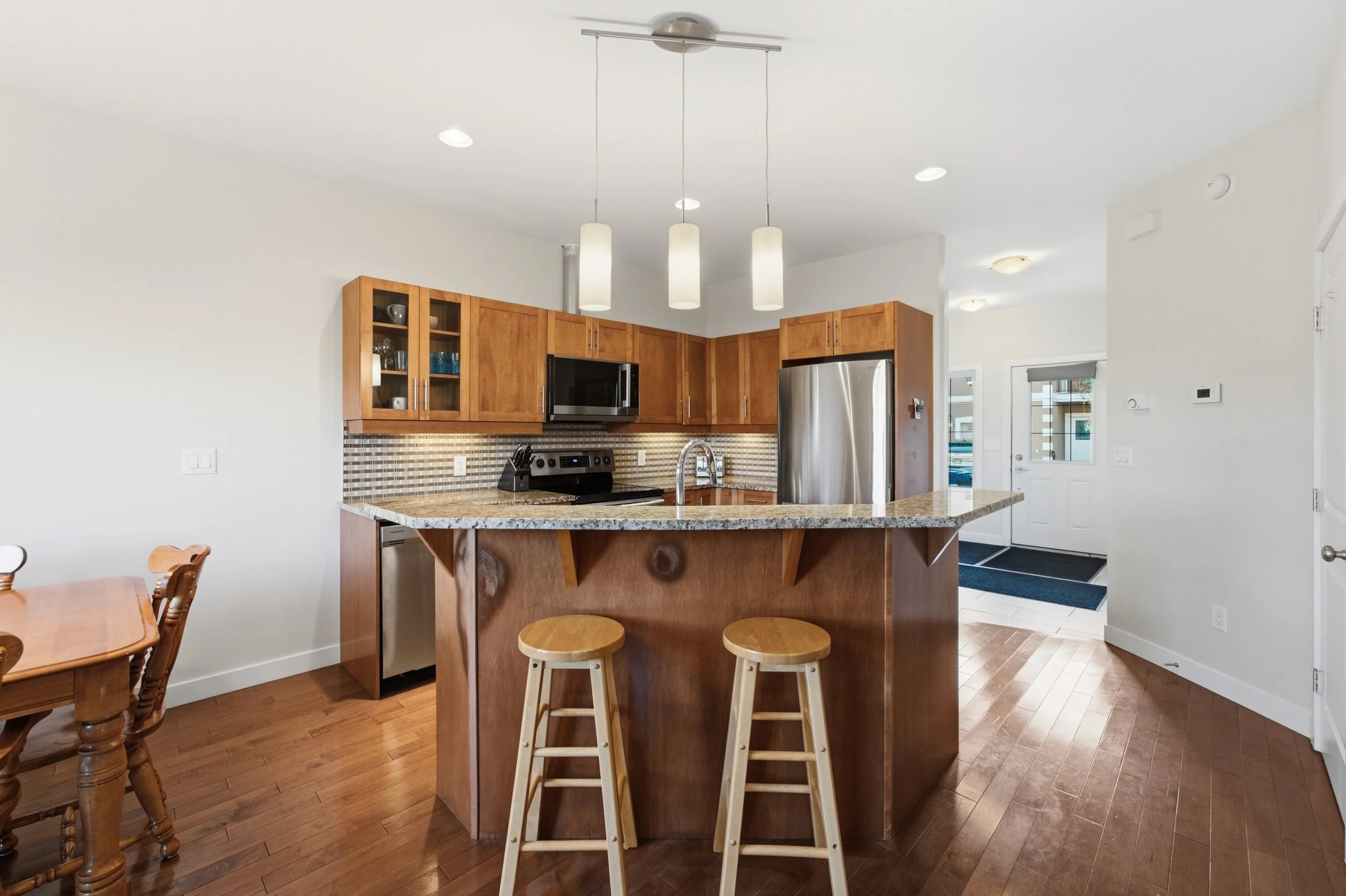 5-3377 Pembina Ave-11.jpg