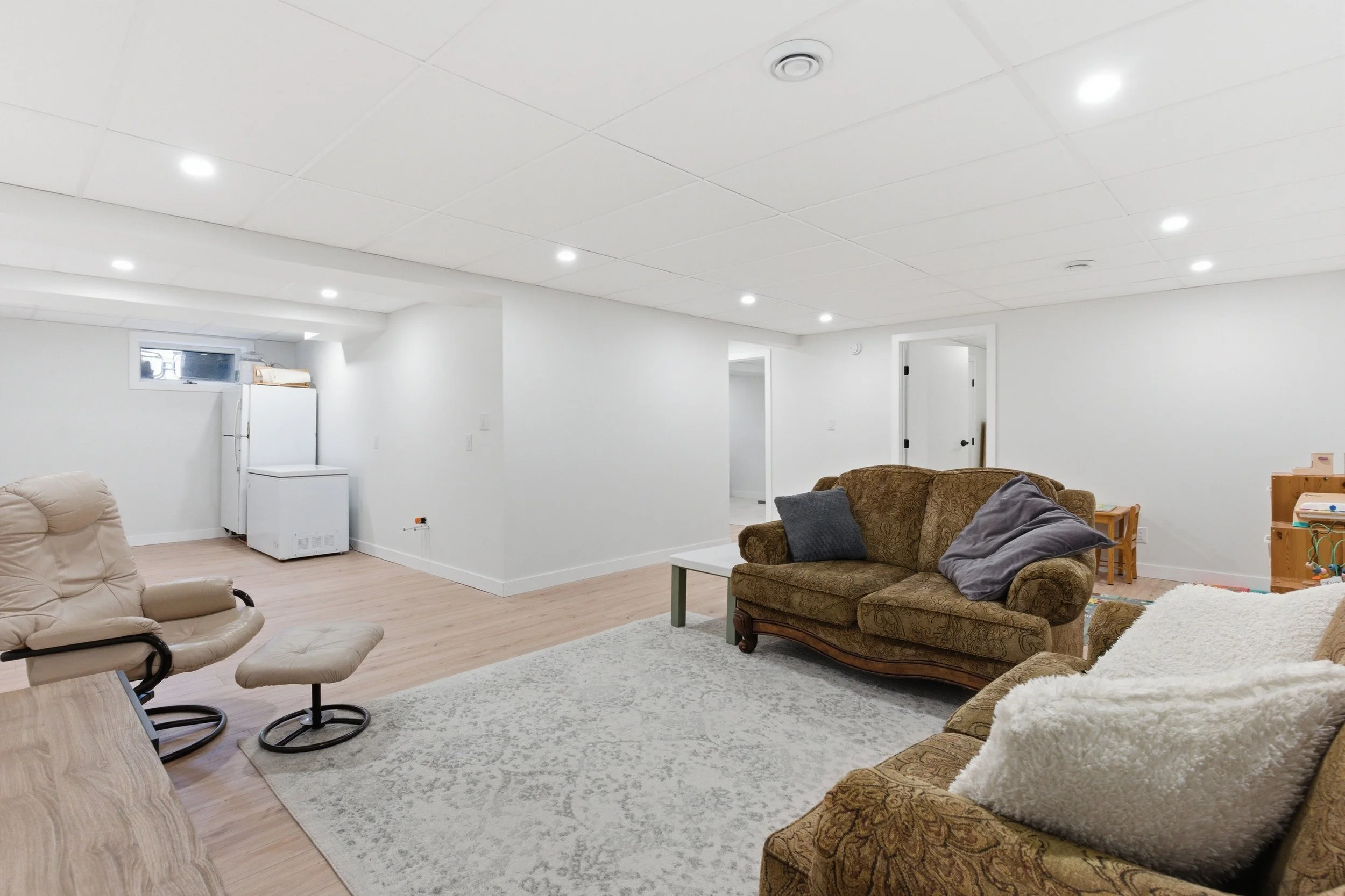 55 Spruce Cres-27.jpg