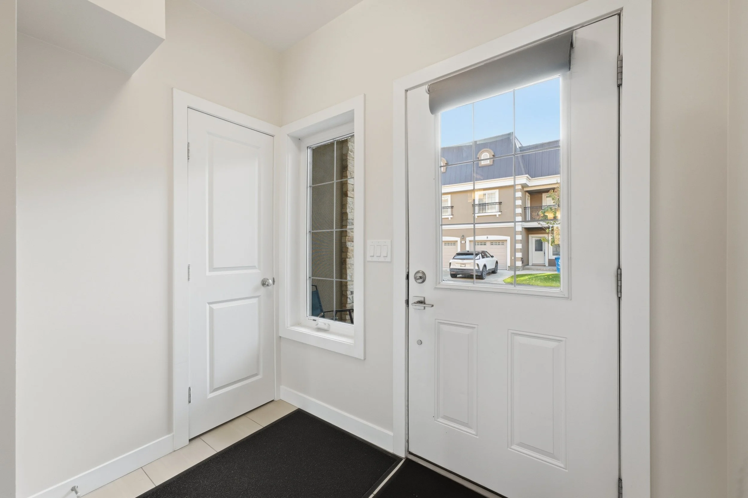 5-3377 Pembina Ave-8.jpg