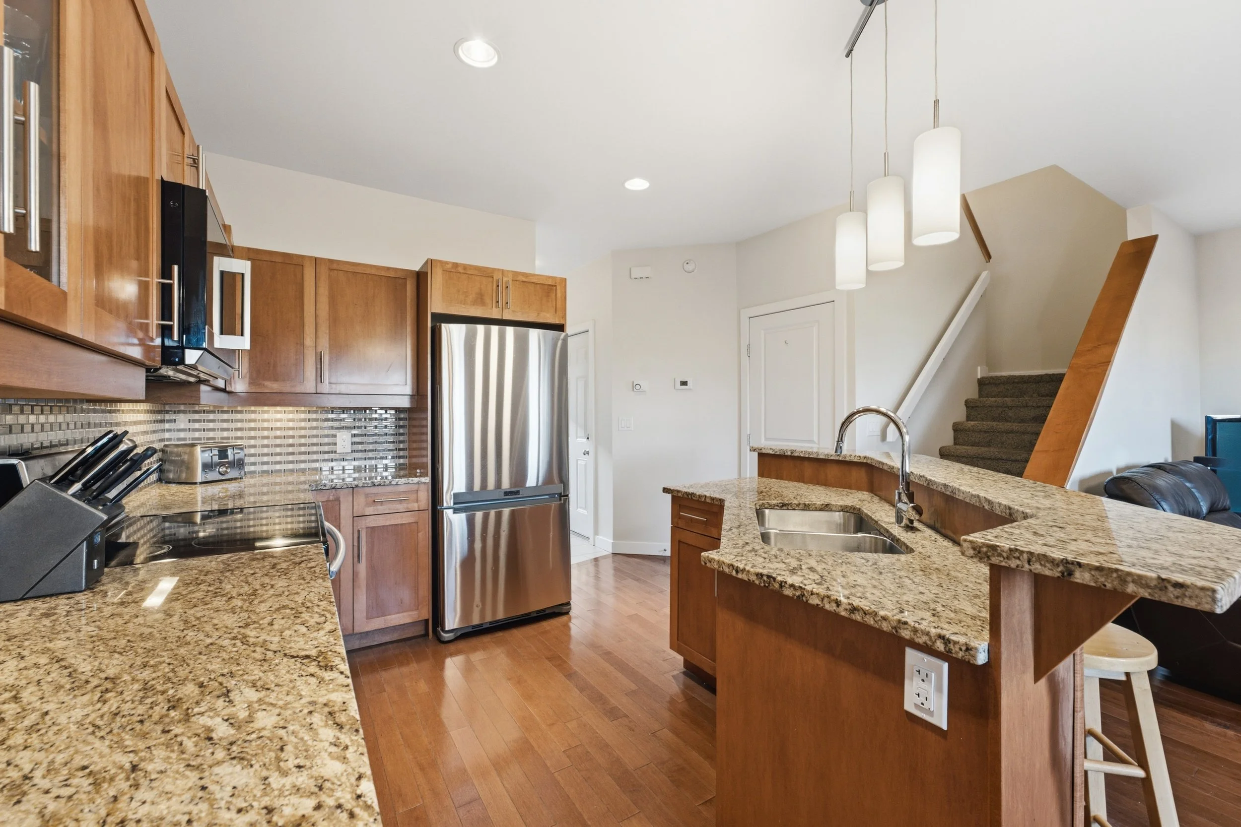 5-3377 Pembina Ave-14.jpg