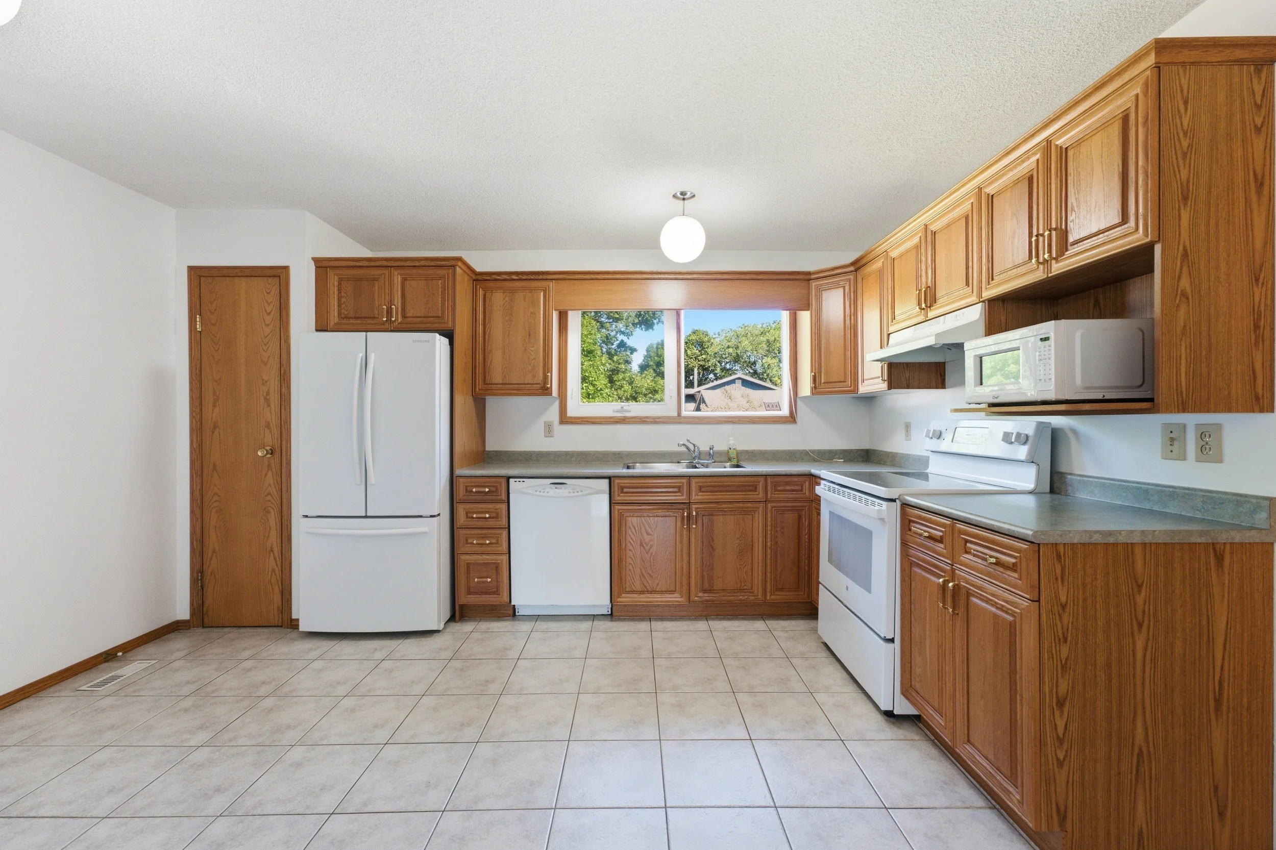 31 Dells Cres-11.jpg