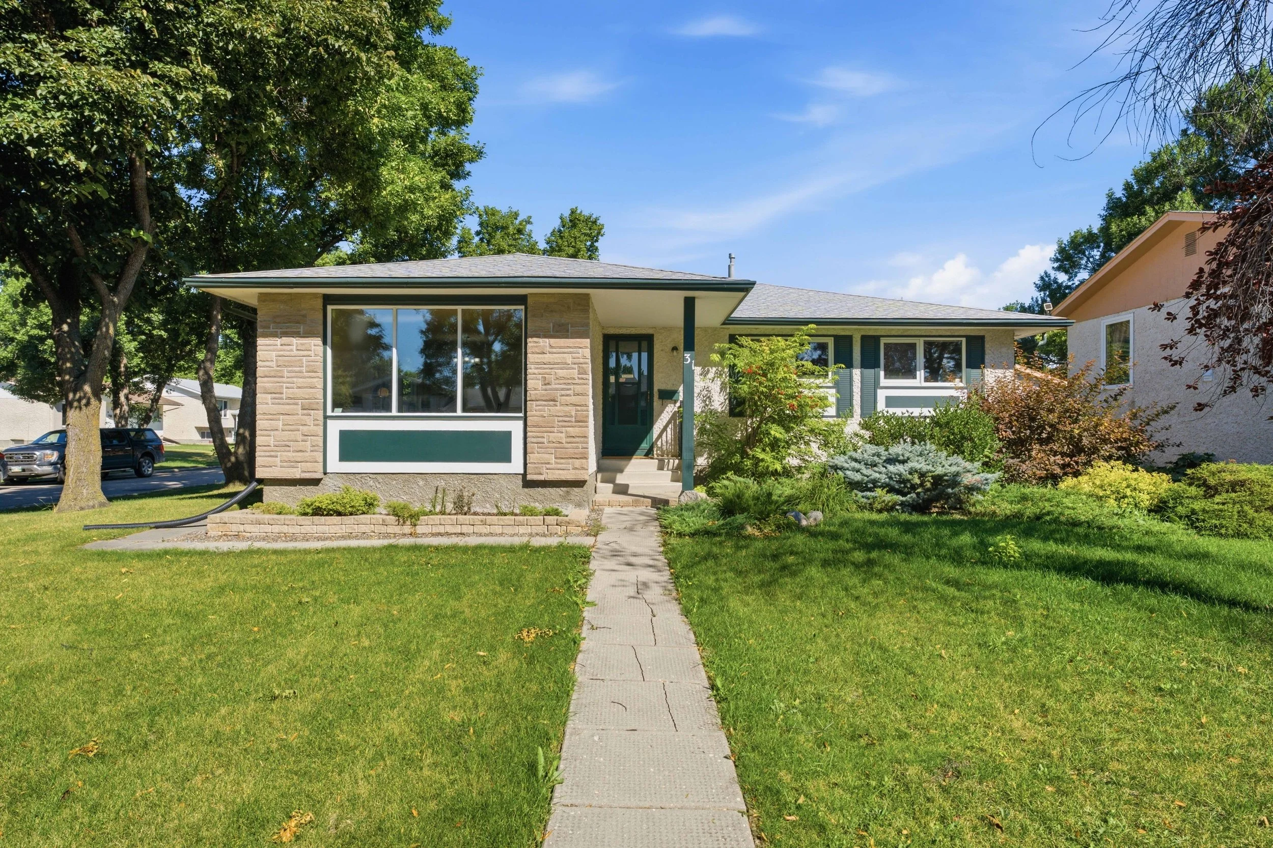 31 Dells Cres-3.jpg
