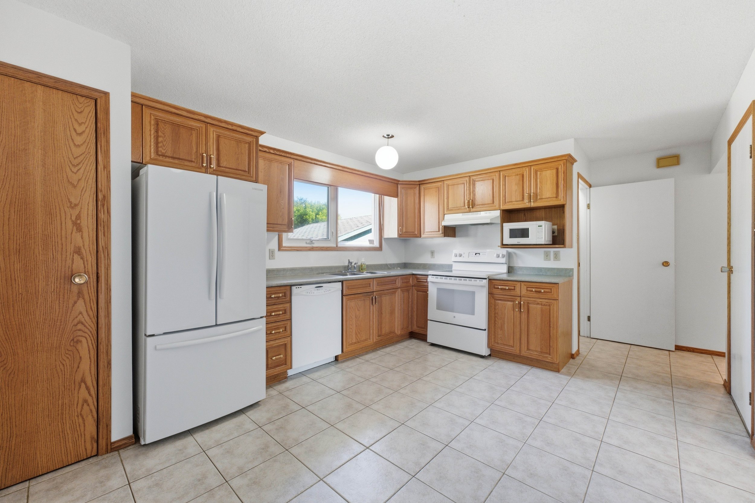 31 Dells Cres-12.jpg