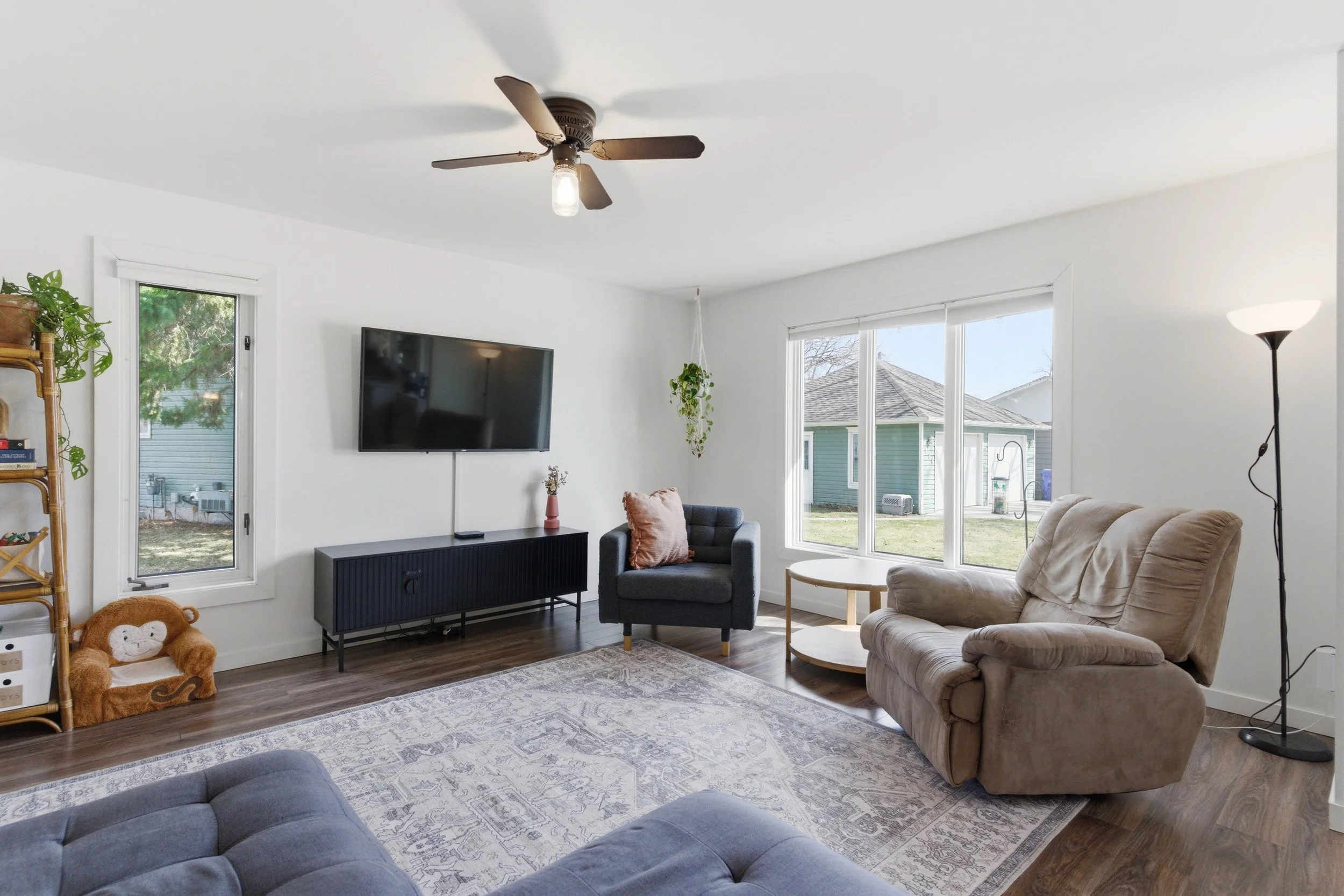 55 Spruce Cres-15.jpg