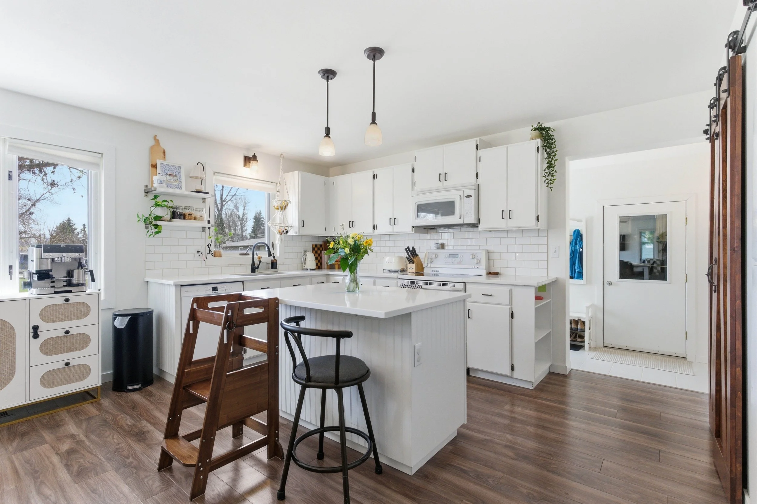 55 Spruce Cres-9.jpg