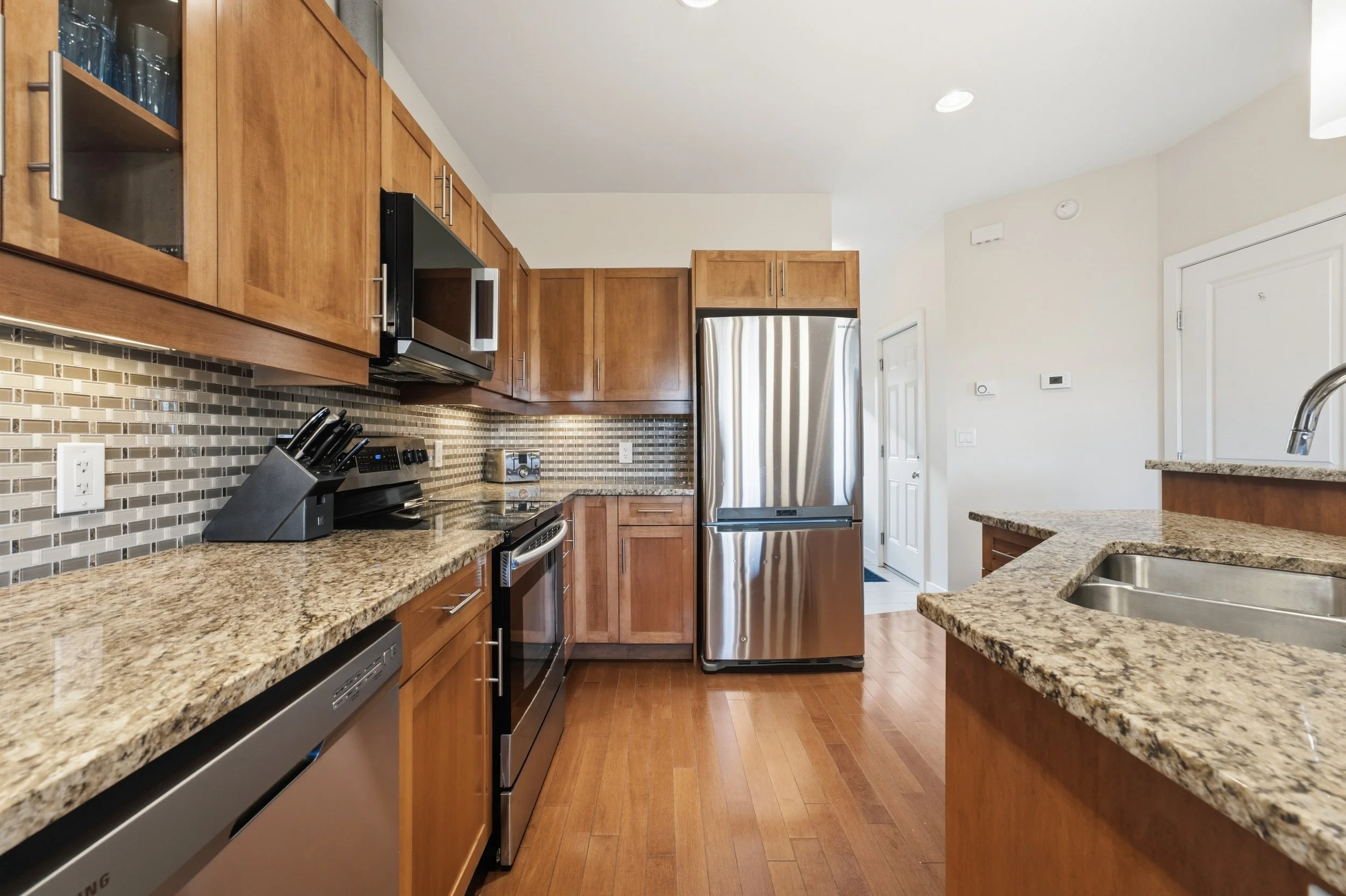5-3377 Pembina Ave-12.jpg