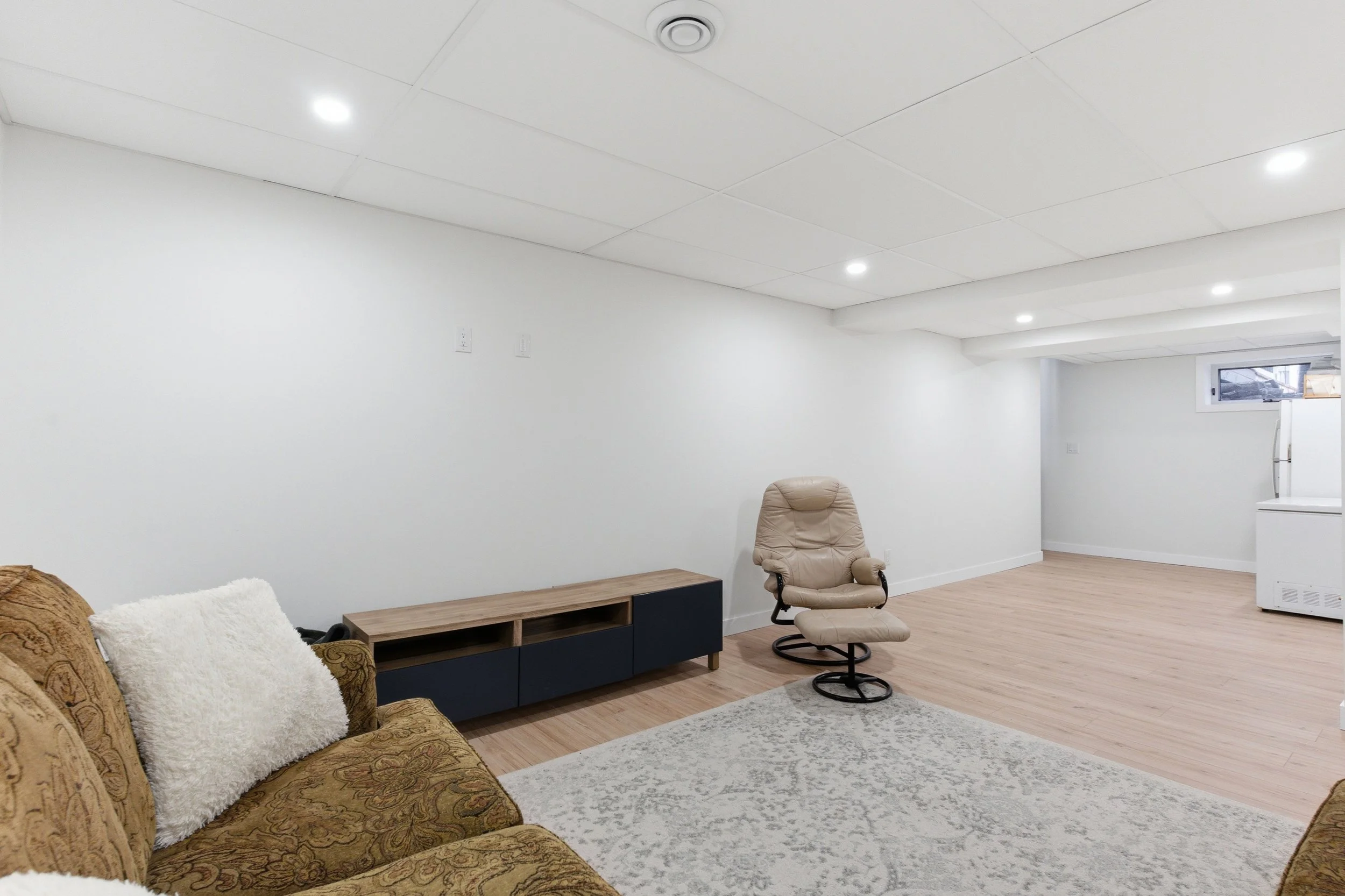 55 Spruce Cres-26.jpg