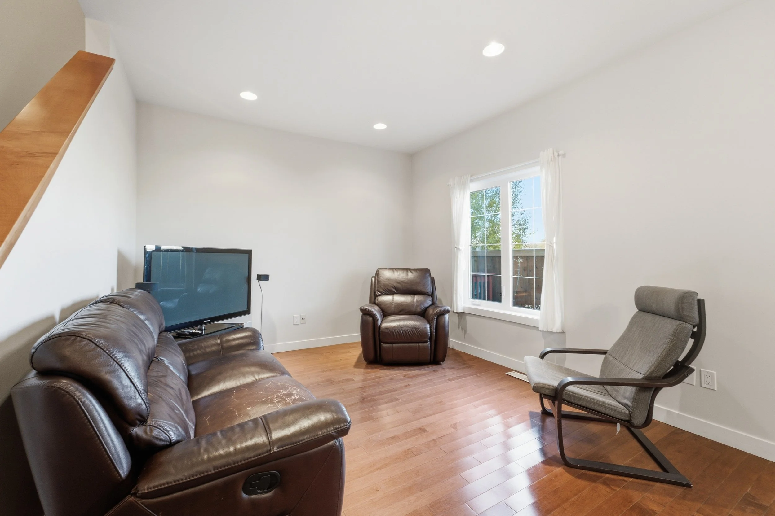 5-3377 Pembina Ave-18.jpg