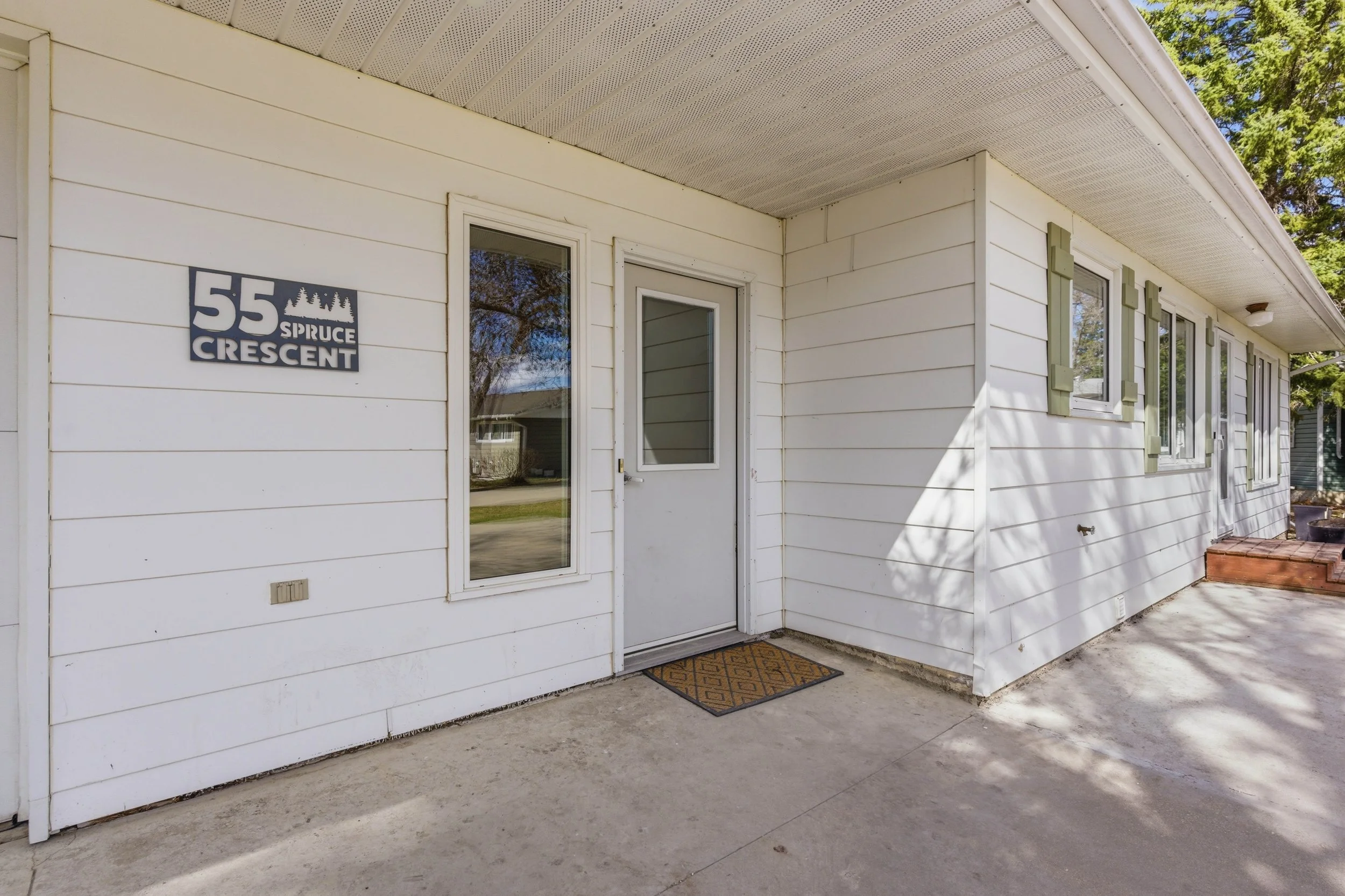 55 Spruce Cres-5.jpg