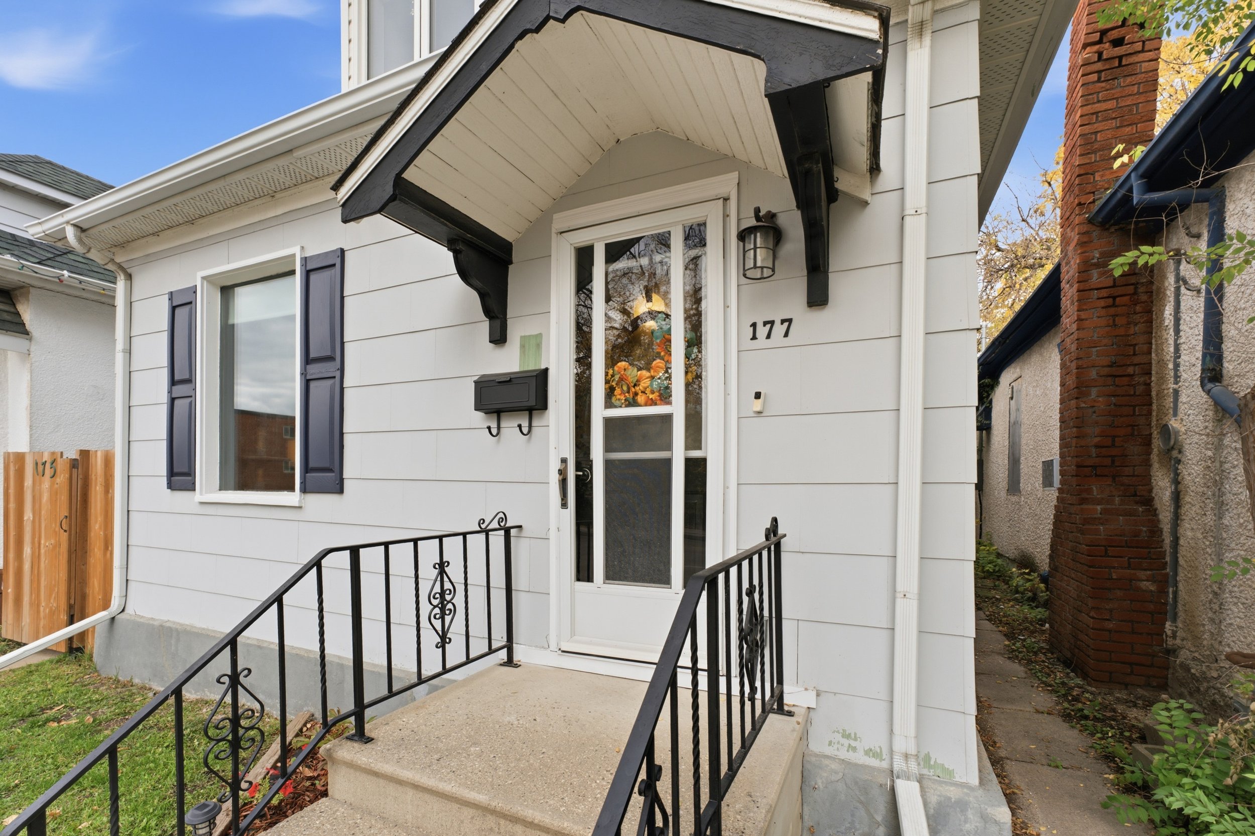 177 Johnson Ave W-6.jpg