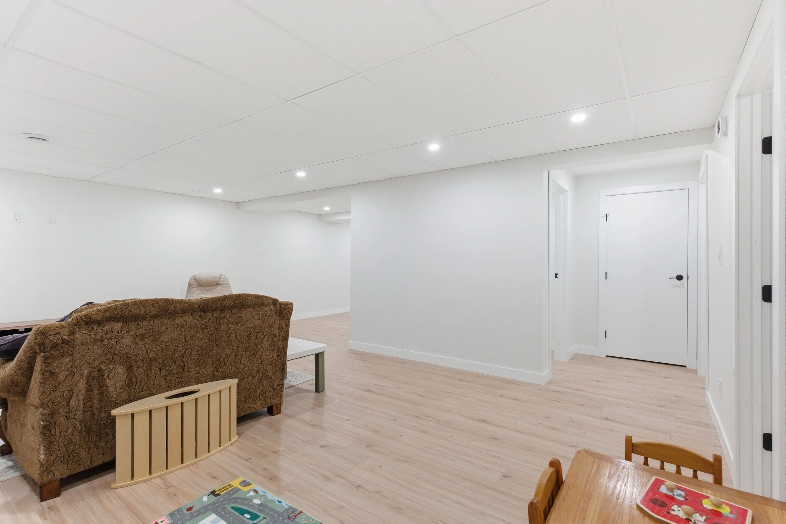 55 Spruce Cres-29.jpg