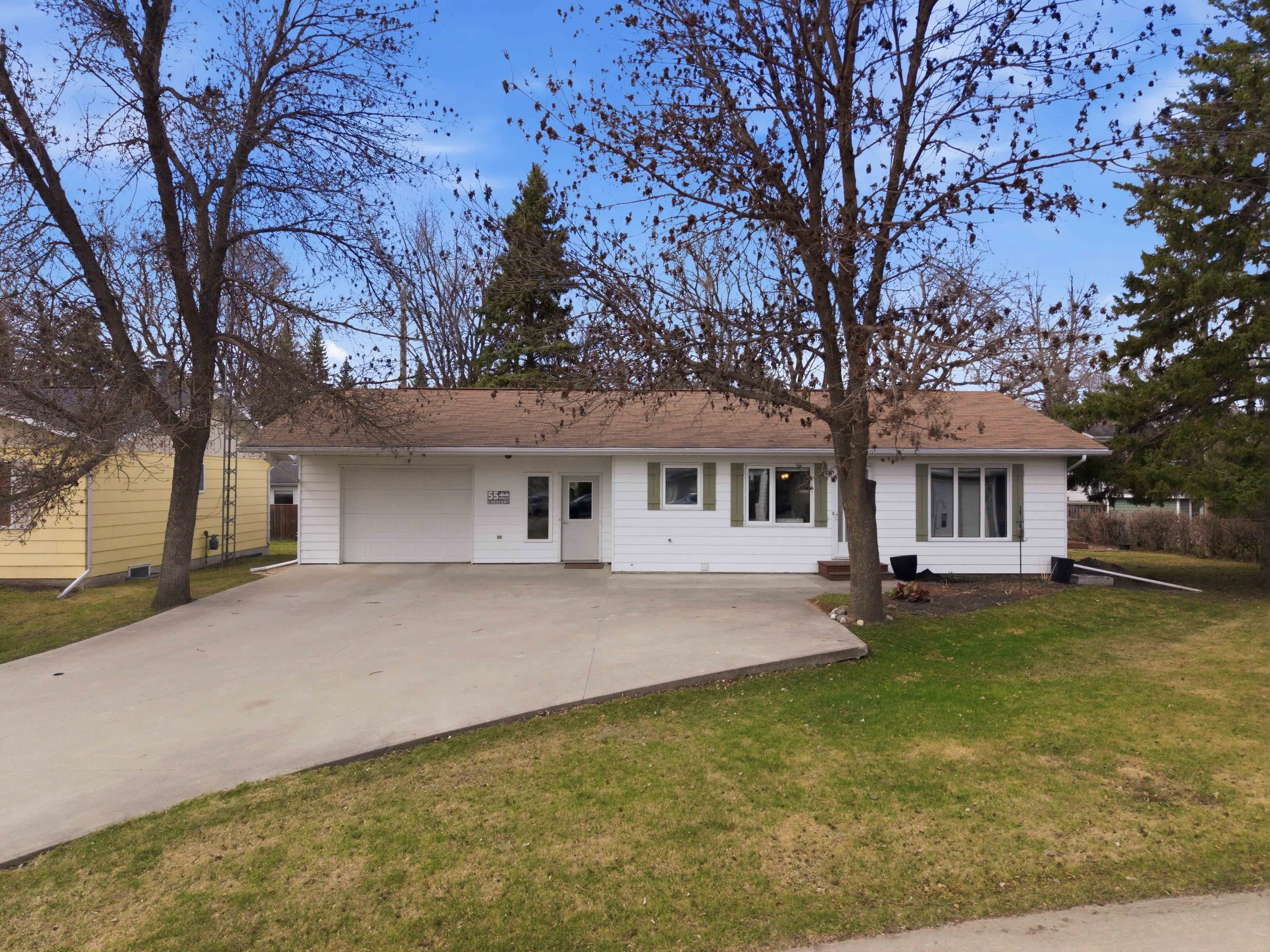 55 Spruce Cres-2.jpg