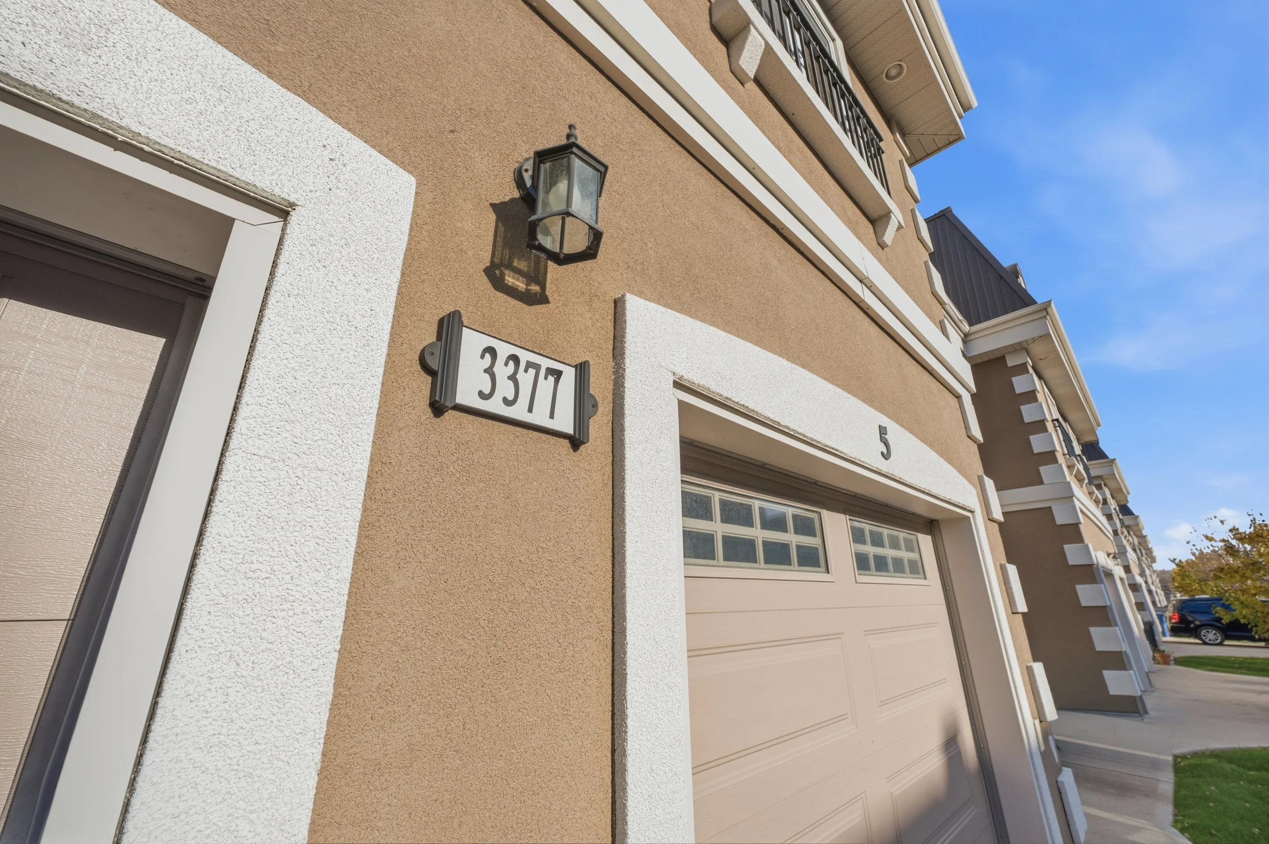 5-3377 Pembina Ave-7.jpg