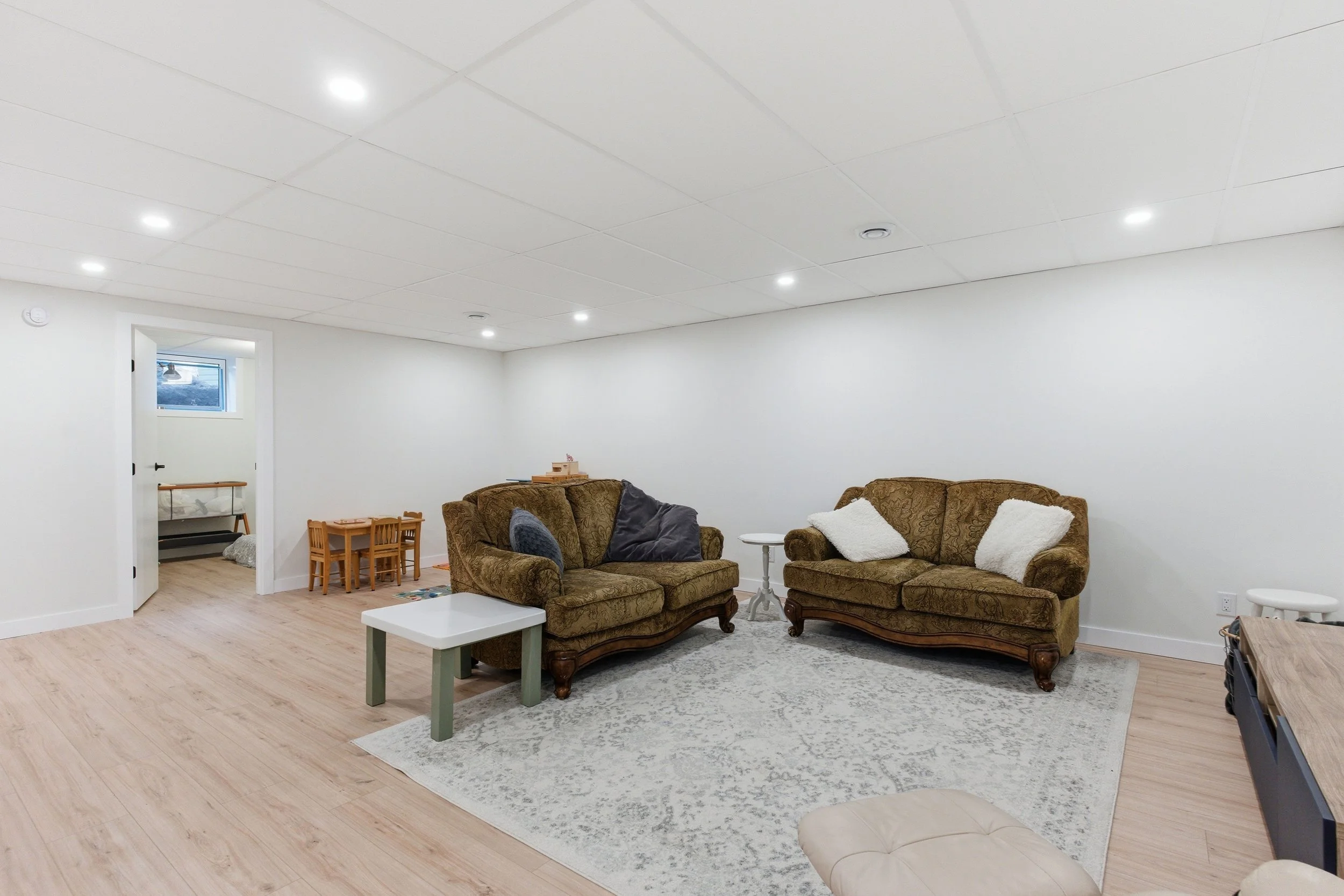 55 Spruce Cres-25.jpg