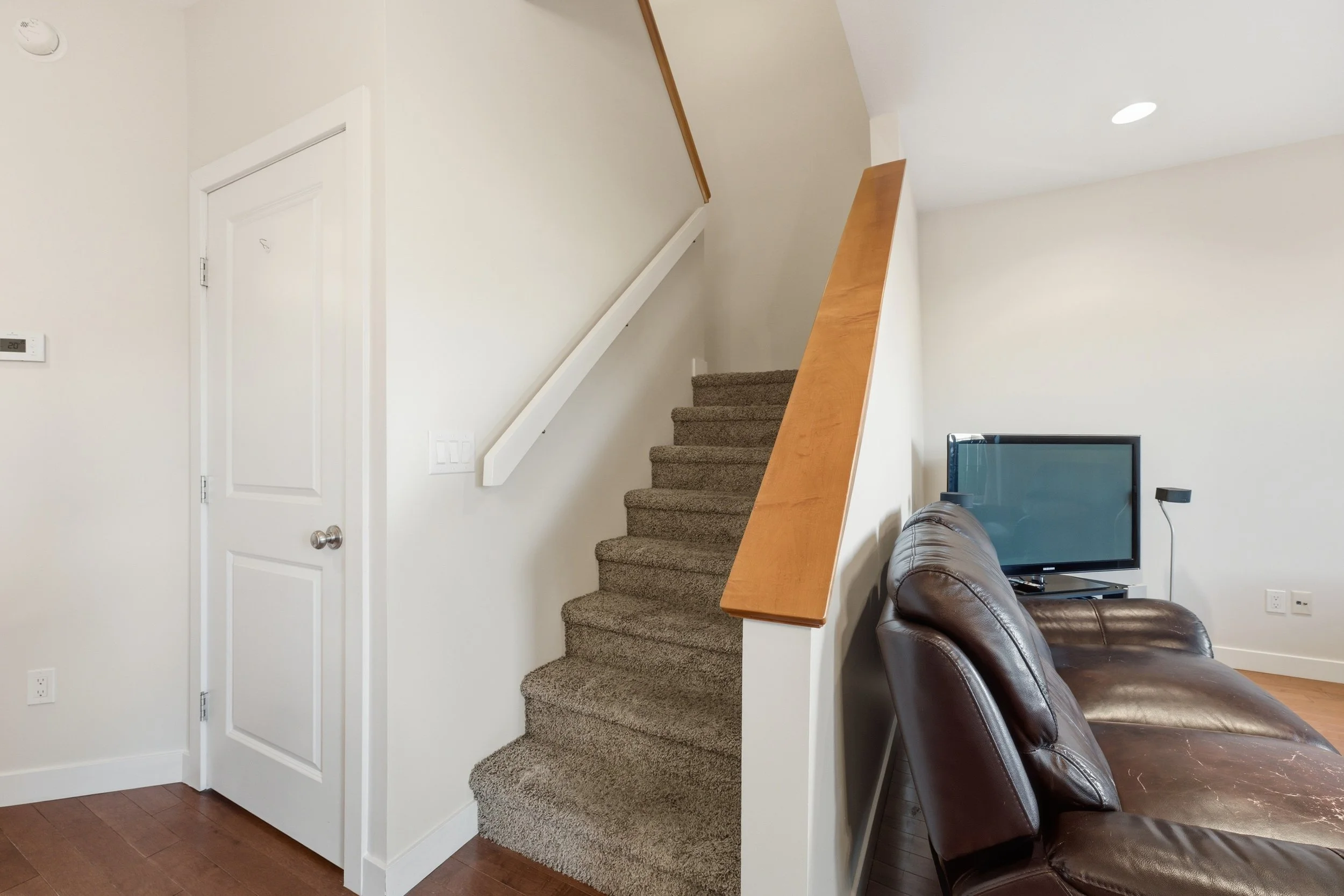 5-3377 Pembina Ave-21.jpg