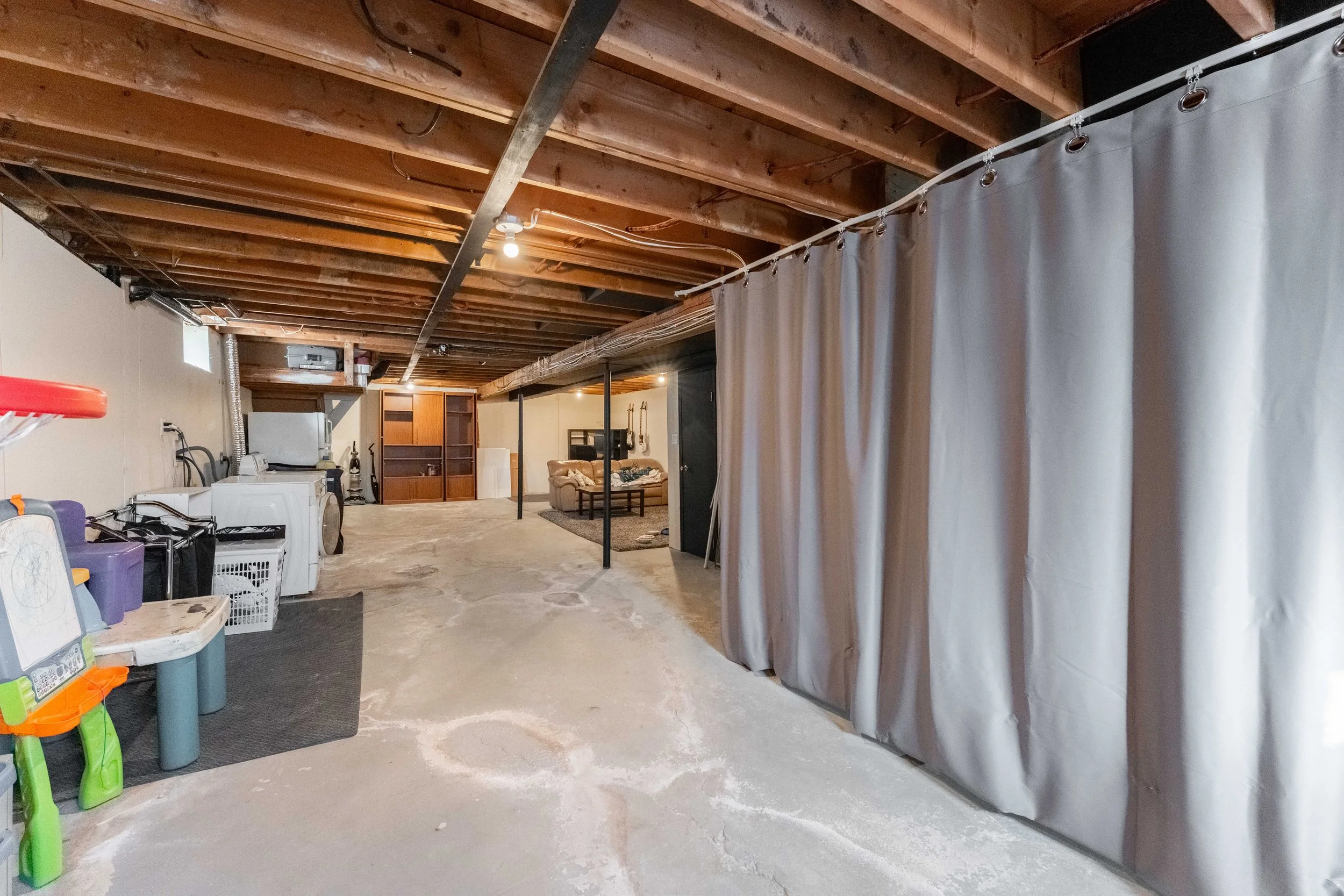 132 Bernadine Cres-30.jpg