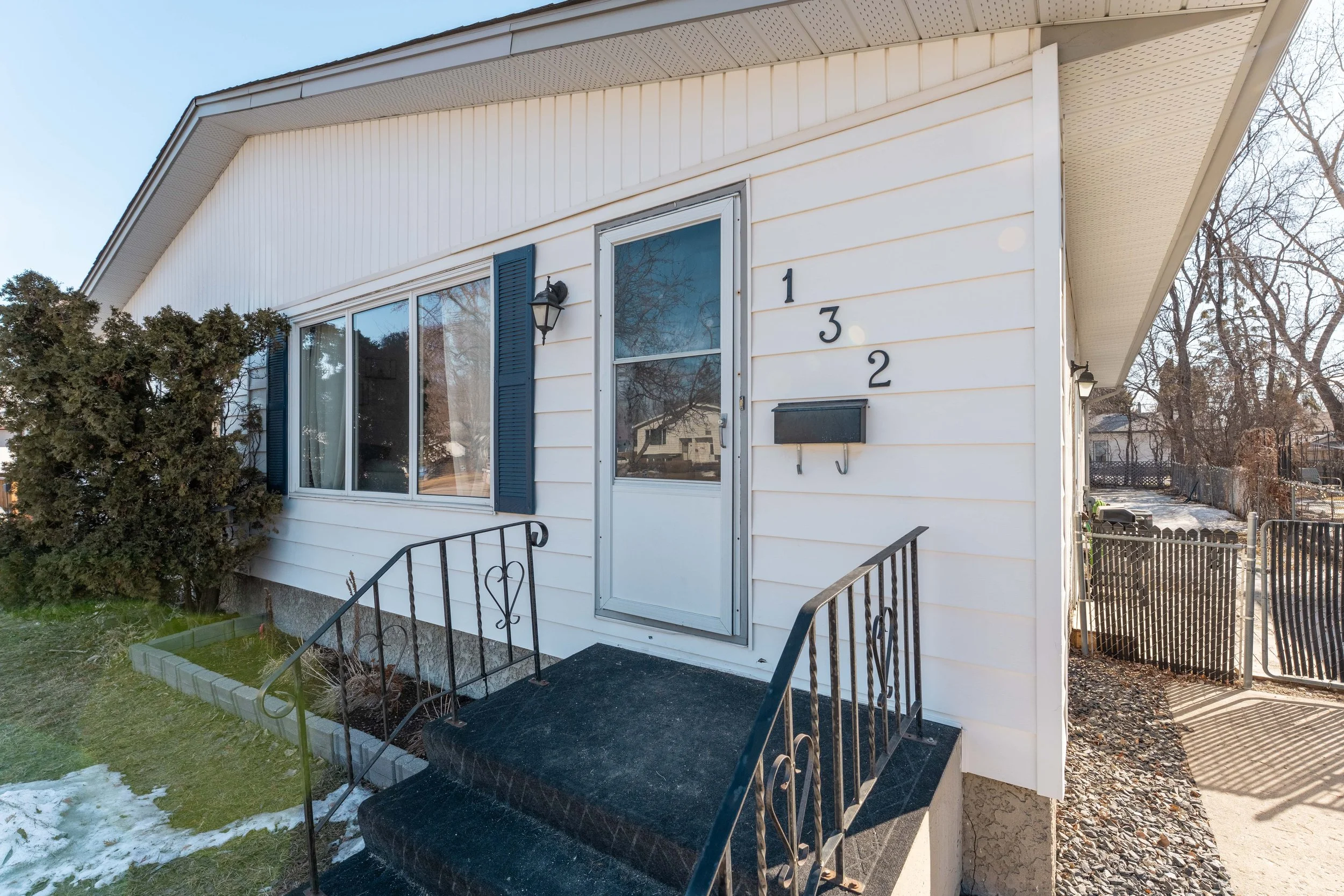 132 Bernadine Cres-4.jpg