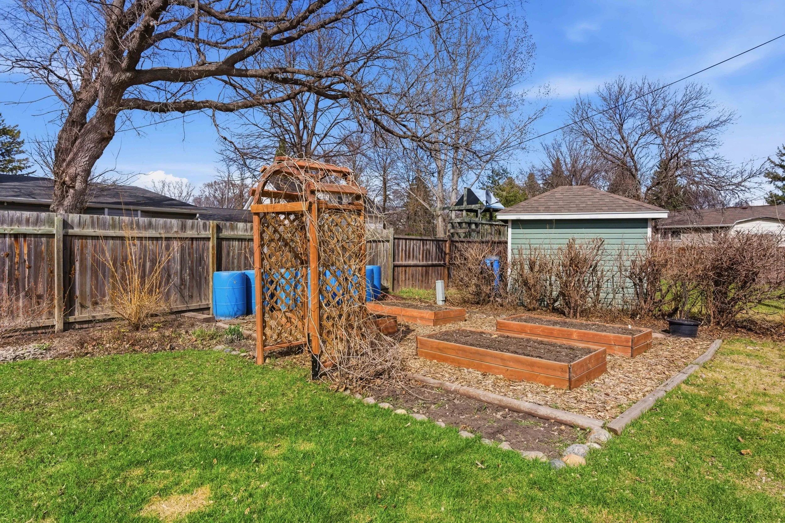 55 Spruce Cres-44.jpg