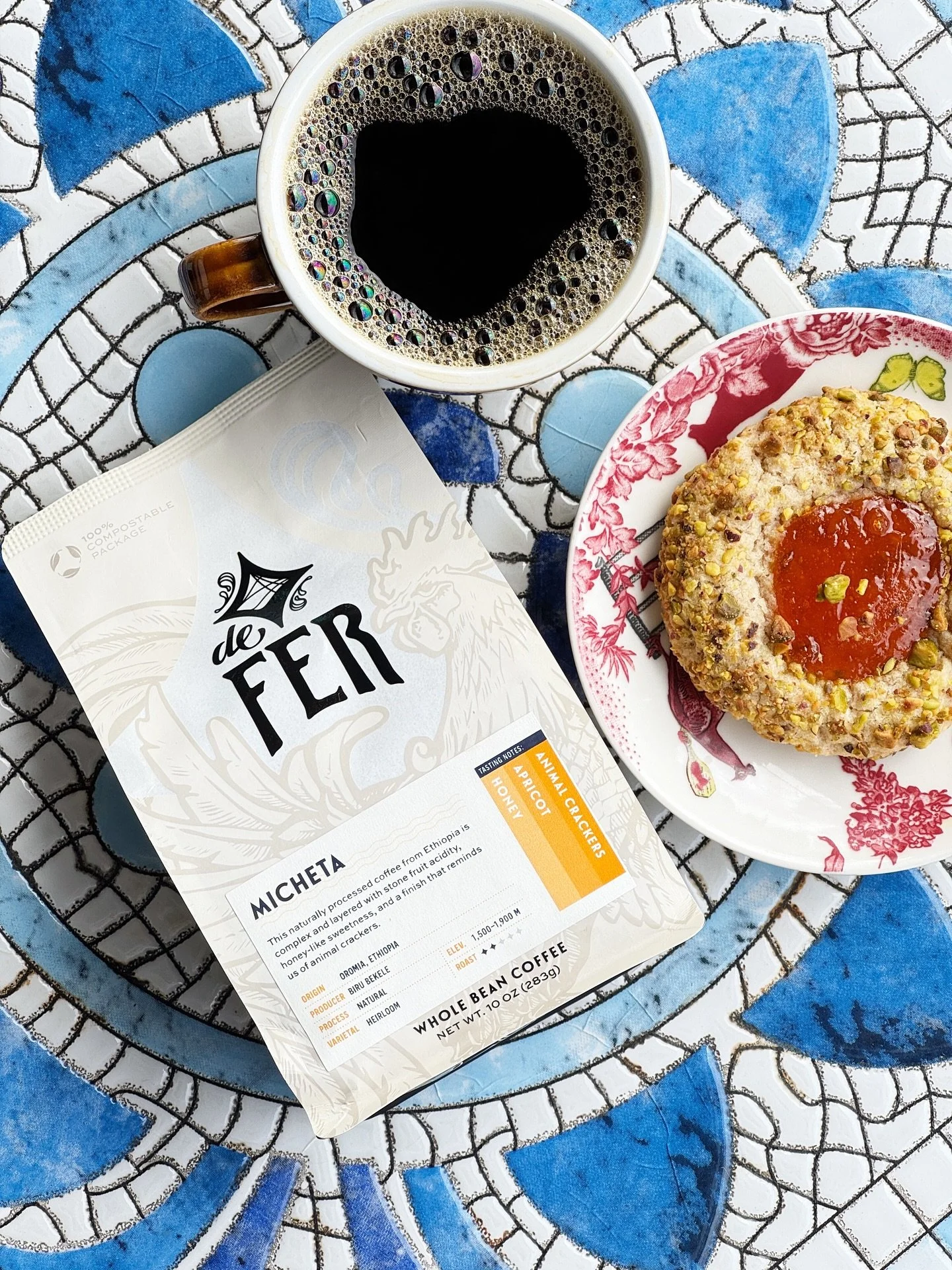 FRESH coffee drop coming at ya!🫡

Complex and layered, this naturally processed coffee from Ethiopia presents stone fruit acidity (think peach or cherry), a delicate honey-like sweetness, and a lingering finish that reminds us of animal crackers. As