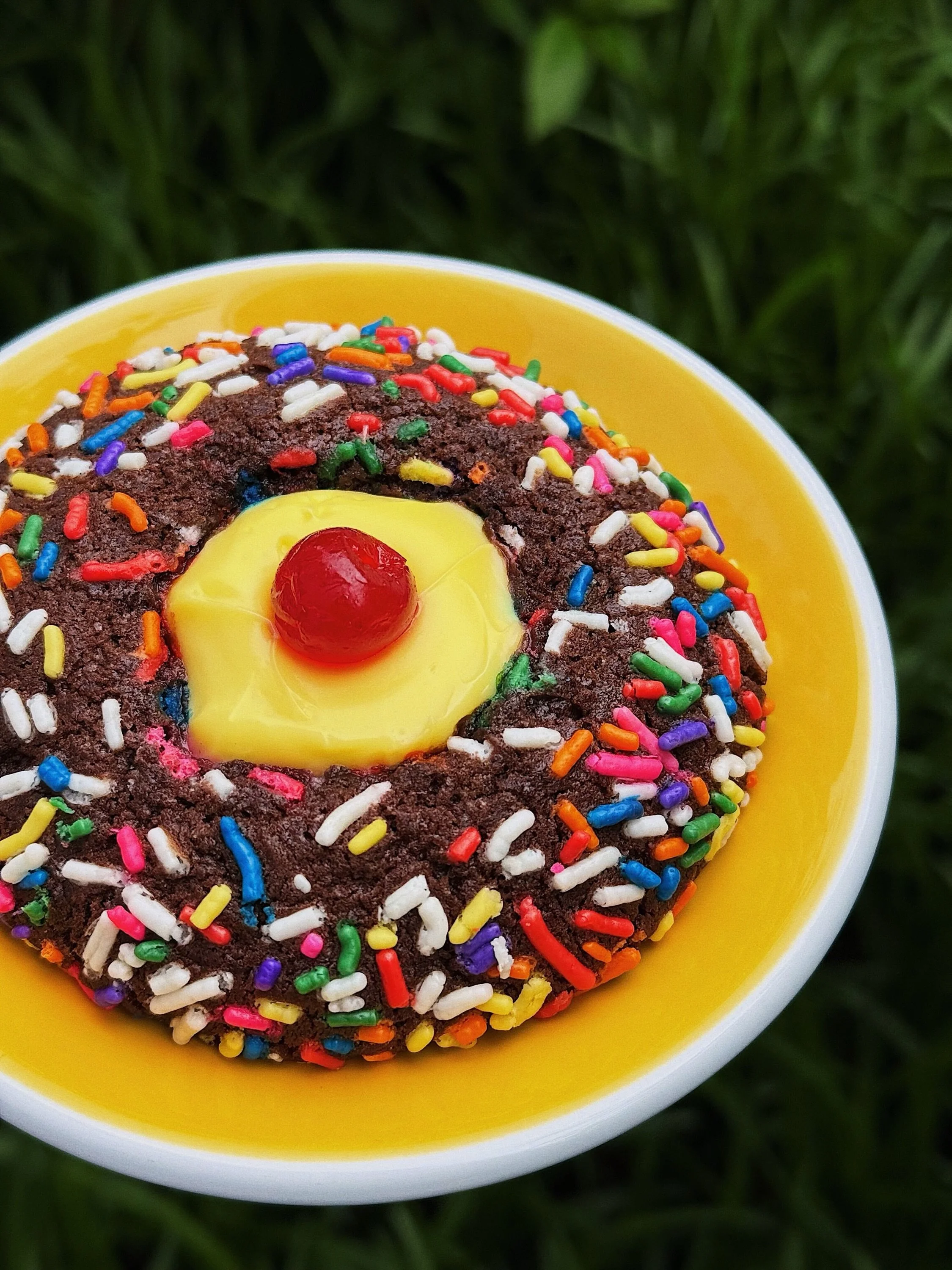 Chocolate Malt Thumbprint Cookies filled with Bavarian Cream bringing back all the nostalgic summer memories ☀️🍨😎

Available NOW! 

Mark your calendars for the rest of the drop THIS TUESDAY JUNE 2