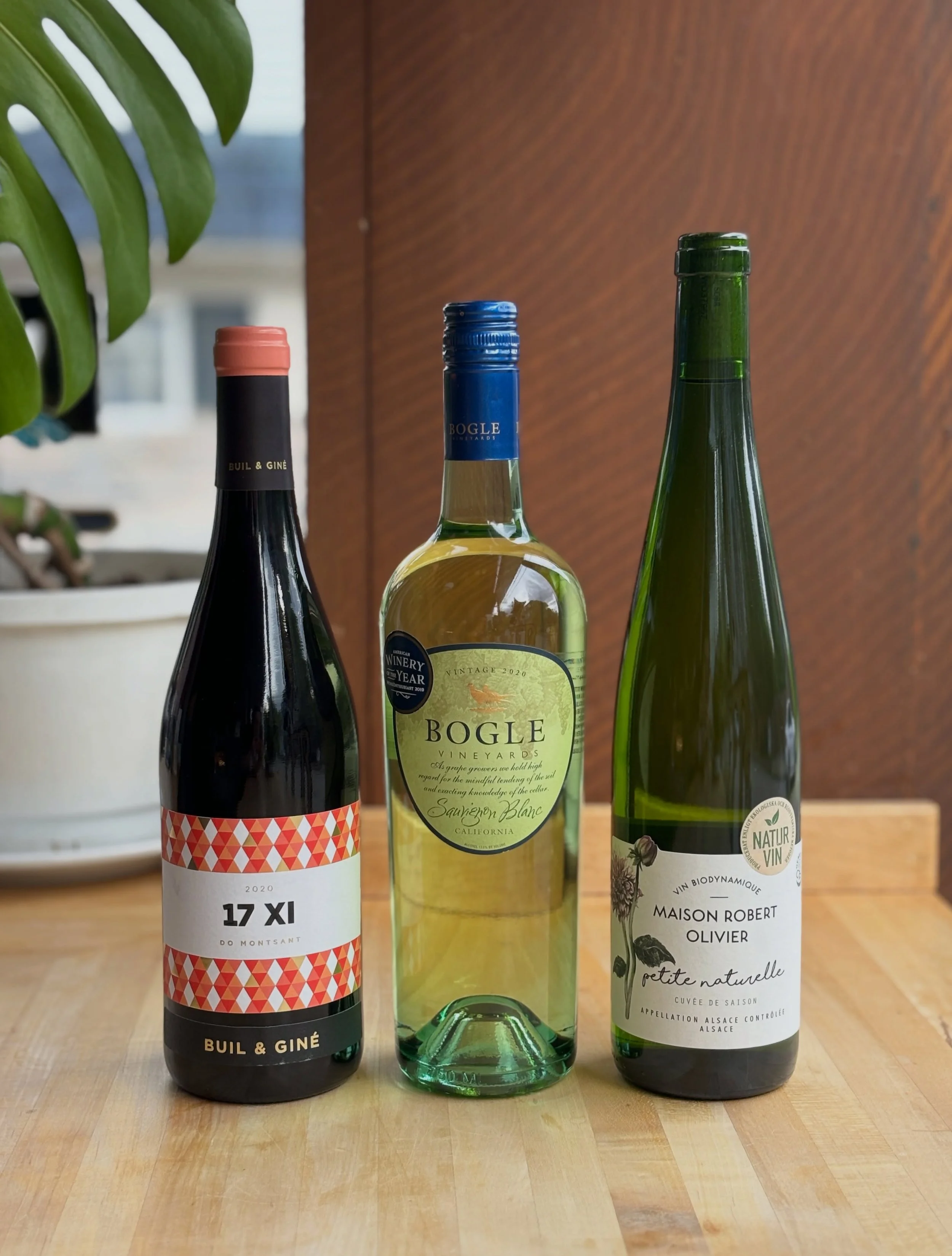 🍻WEEKDAY HAPPY HOUR + WINE OF THE WEEK🍷

We&rsquo;ve got some exciting stuff going on with our bar program @ The Strip! 

Tuesday-Friday from 4pm to 6pm we&rsquo;re running $6 draft beers and $10 draft wines
PLUS
A staff selected wine of the week w
