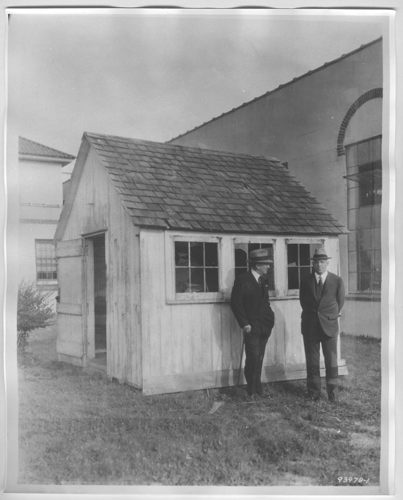 RP Marconi & Armstrong at original Marconi shack next to bldg1.jpg
