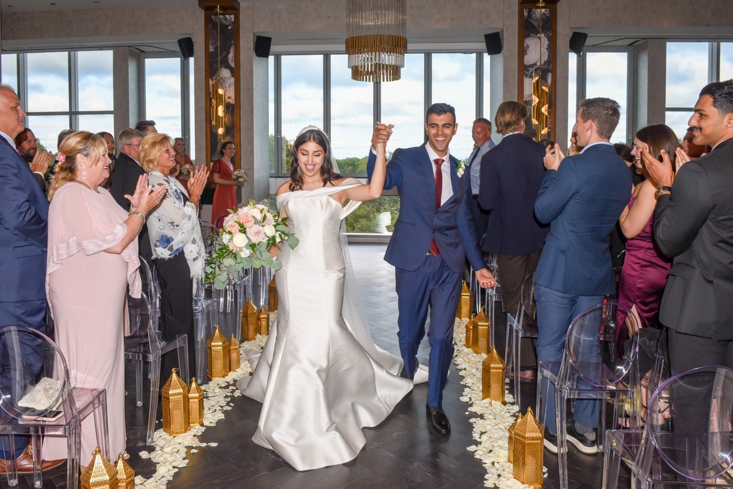 The first steps of forever ✨💍💕

📸 @twa_weddingphotographers
.
.
.
#lmstudiochi #chicagoeventvenue #weddingdesign #weddingceremony #chicagoweddings #weddingceremony #weddinghphoto #weddingvenue #ChicagoEvents #chicagowedding #brideinspiration #huff