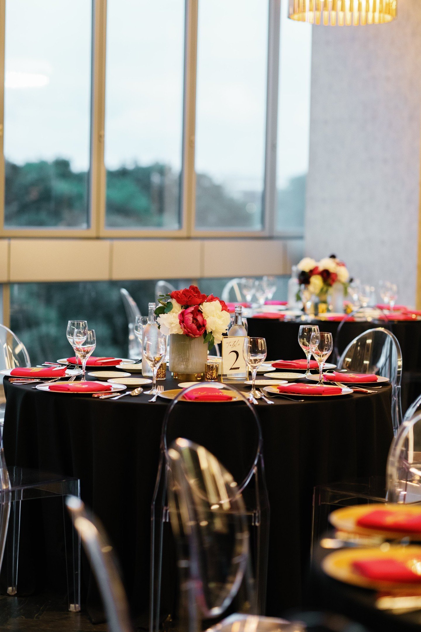 Pretty in pink 💐💖

📸 @ajabelmanphoto
.
.
.
#lmstudiochi #chicagoeventvenue #lmcaters #chicagocatering #tablescape #weddingvenue #chicagoweddings #bridalinspo #weddinginspo #weddingdesign #eventdecor #eventdesign #realwedding #luxurywedding #weddin