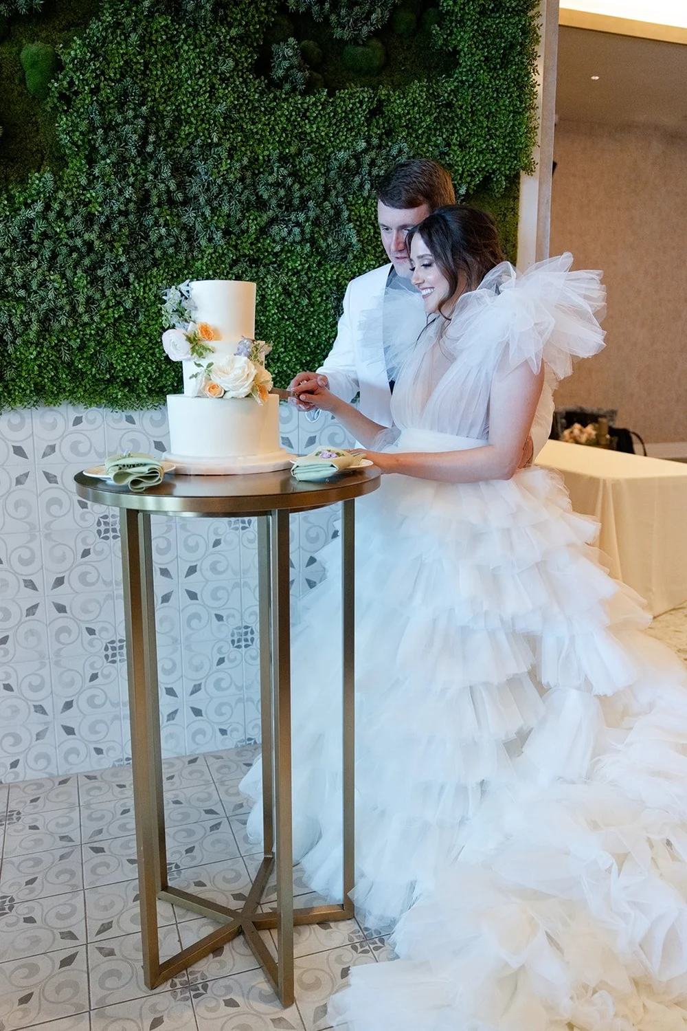 caroline_mike_reception_jayminicholevisuals0829.jpg