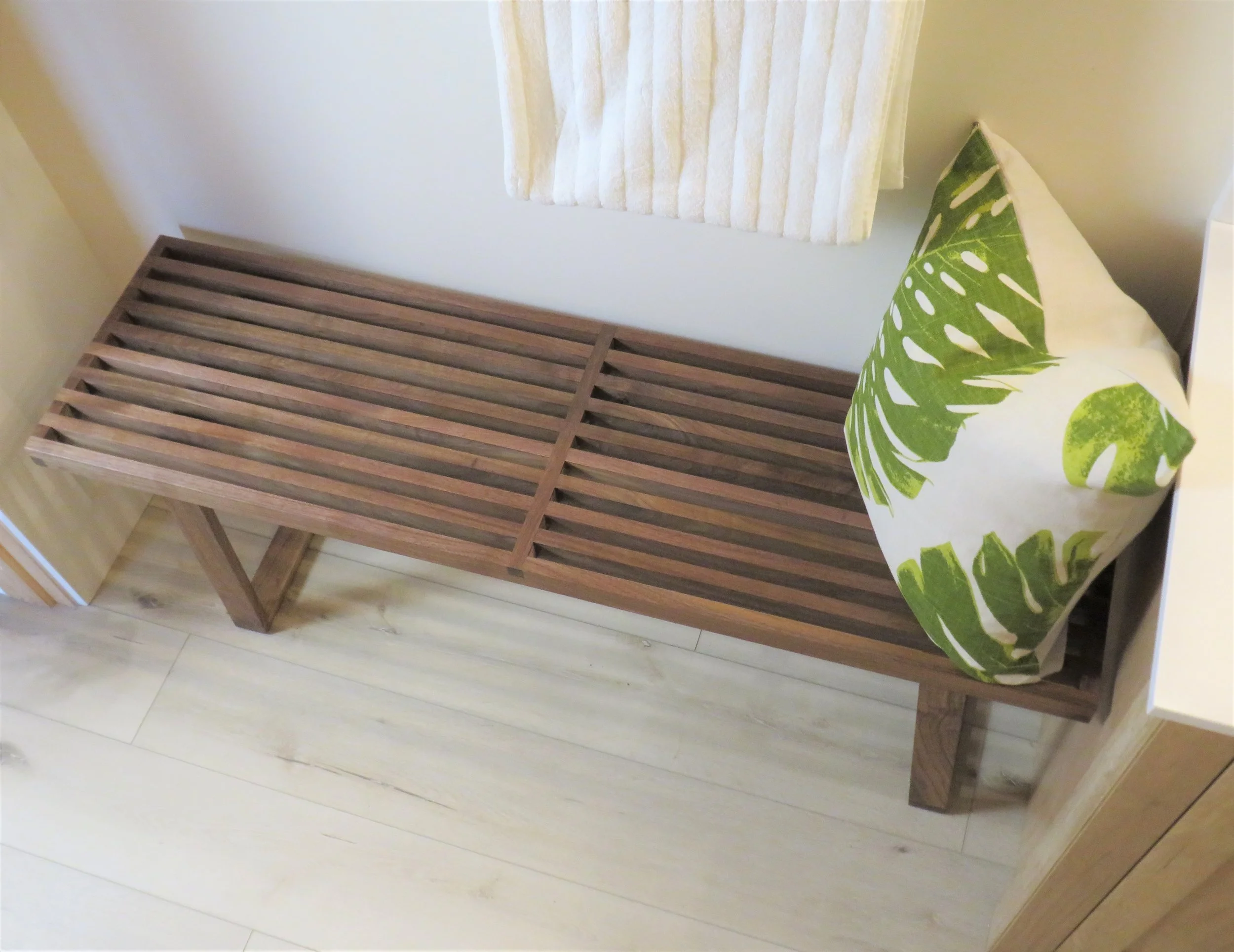 slatted_walnut_entry_bench.jpg